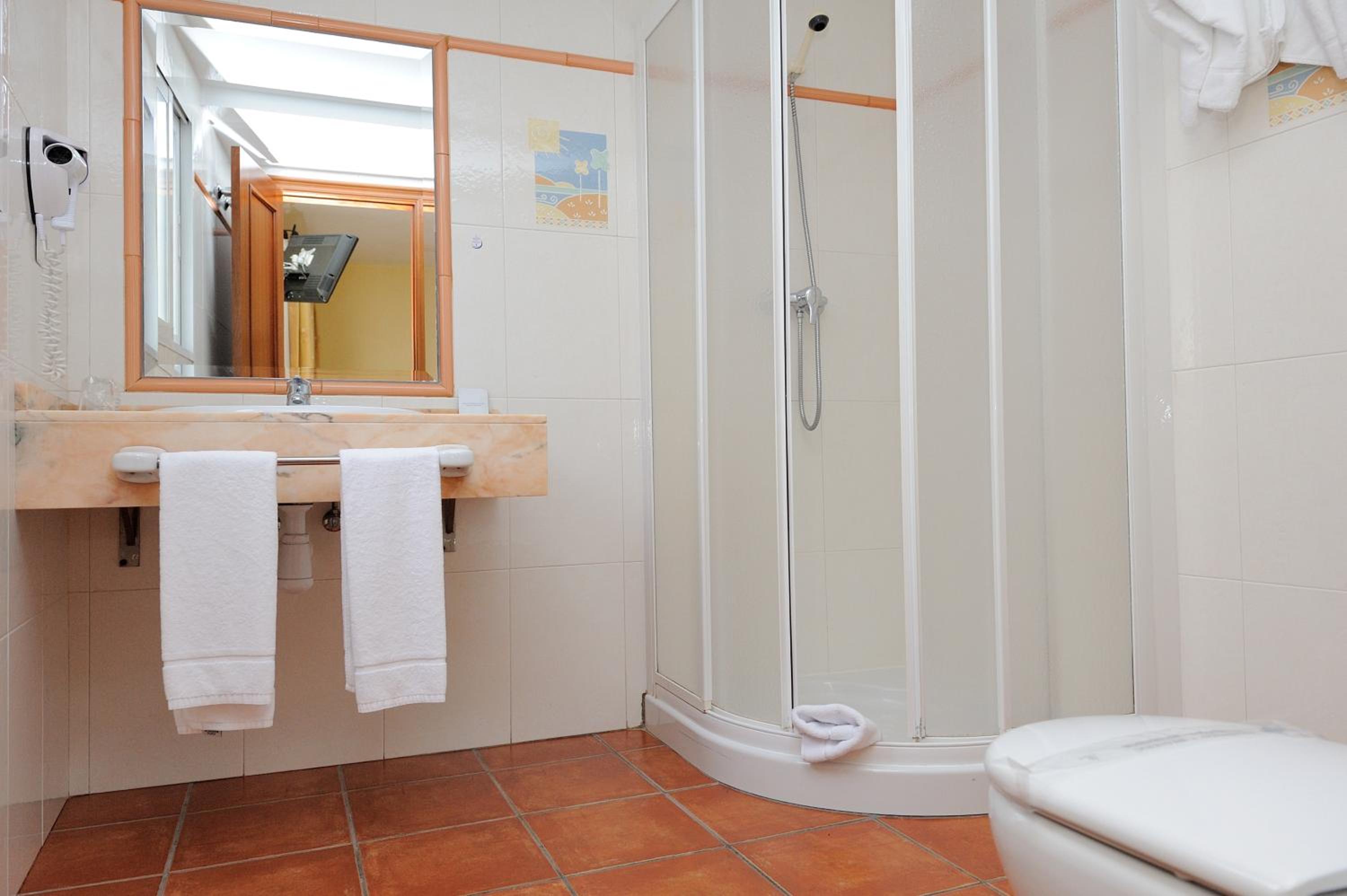 Double Room with Balcony - Photo 7