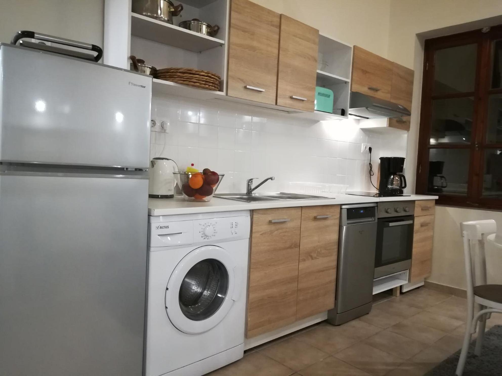 (3A) Three-Bedroom Apartment photo 3