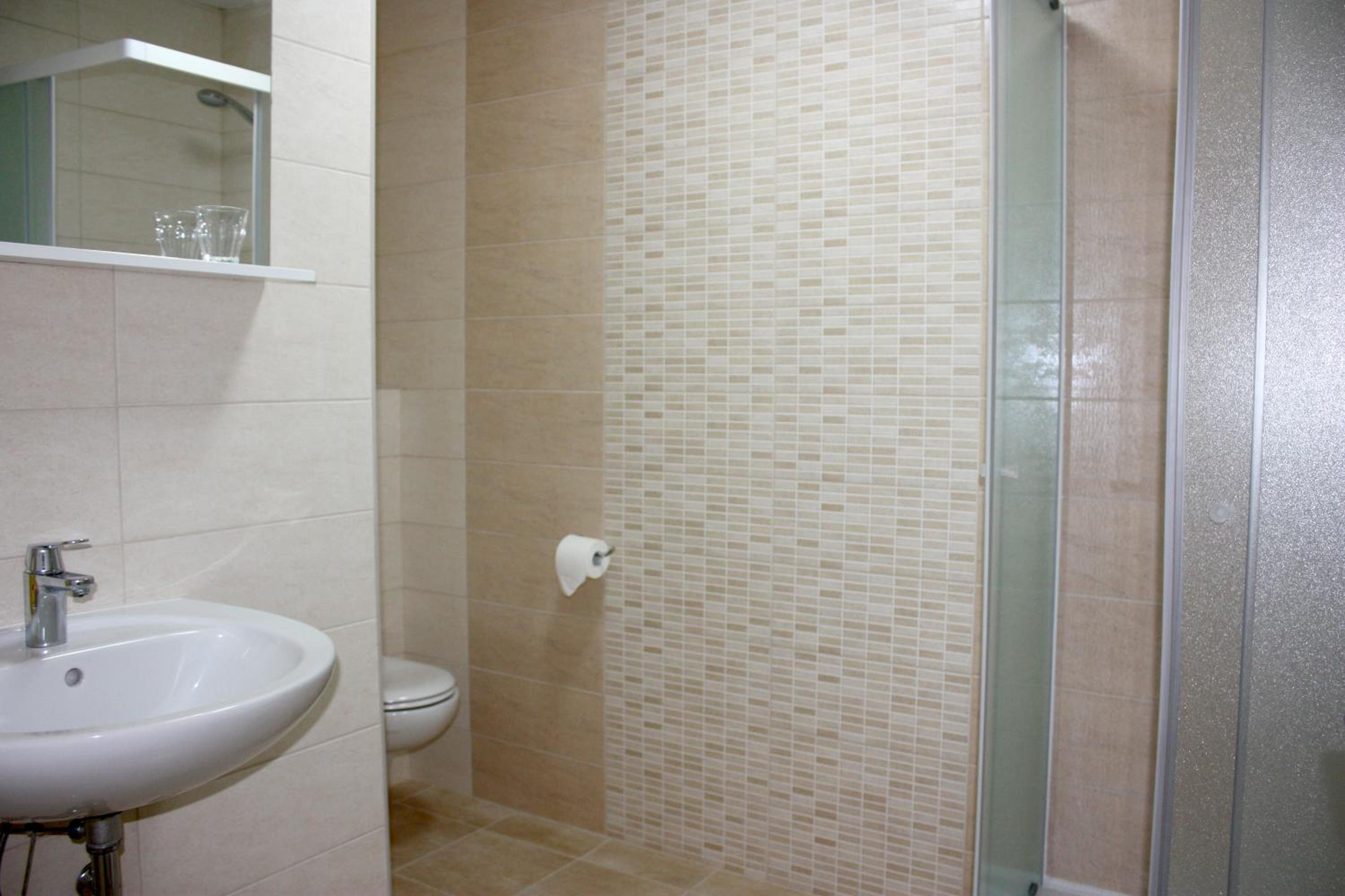 Standard Double Room - Photo 7