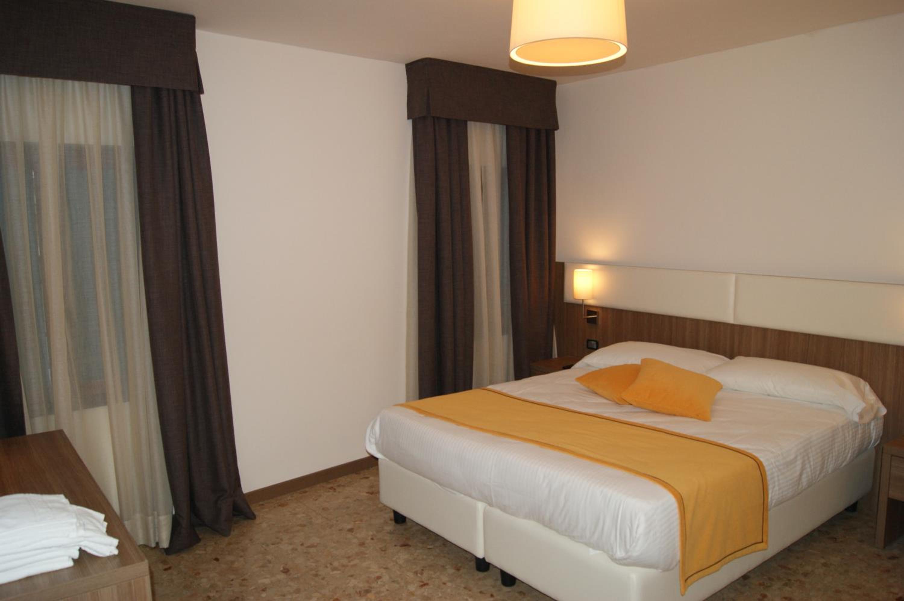 Double or Twin Room photo 2