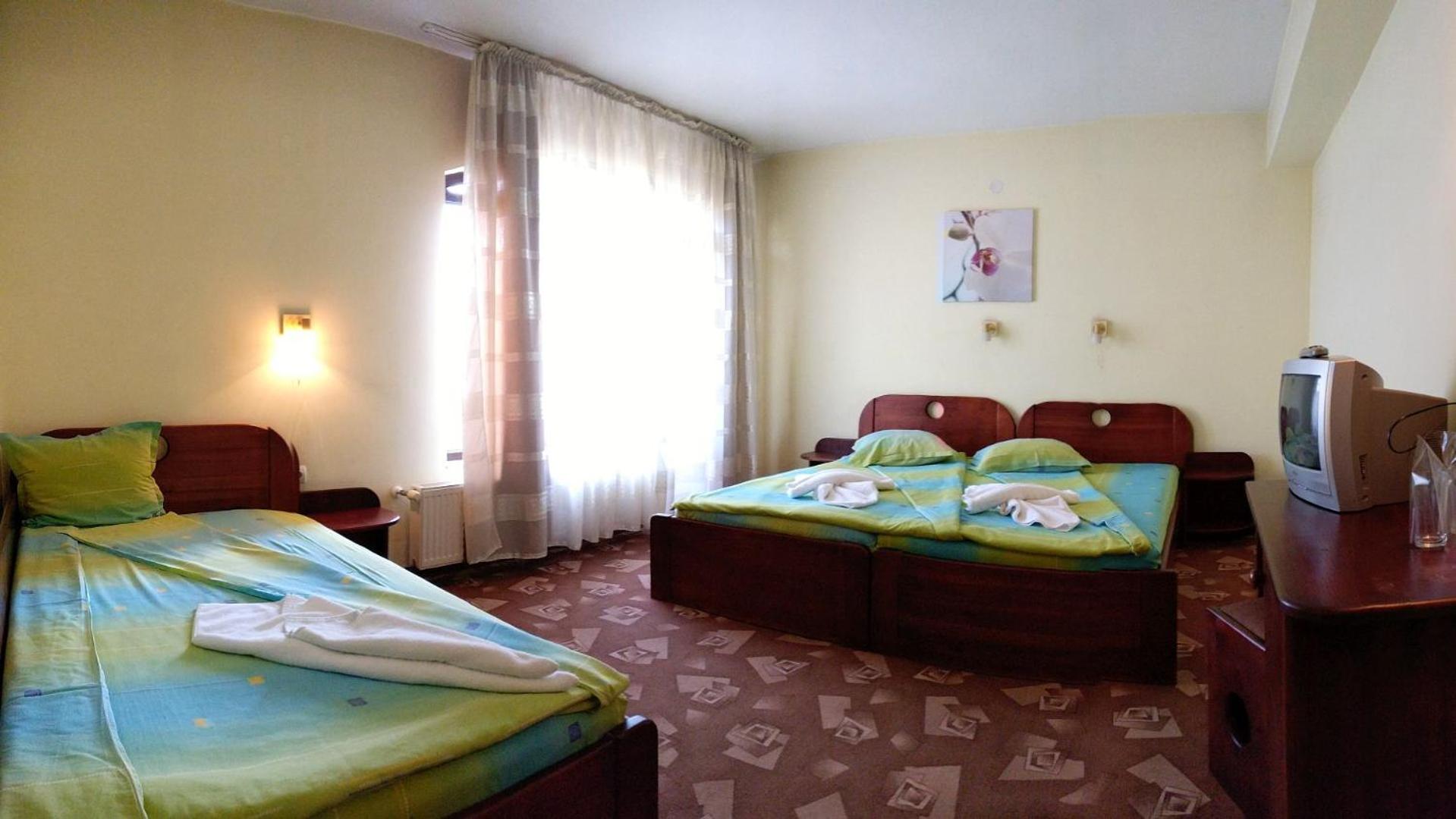Triple Room with Balcony - Photo 1