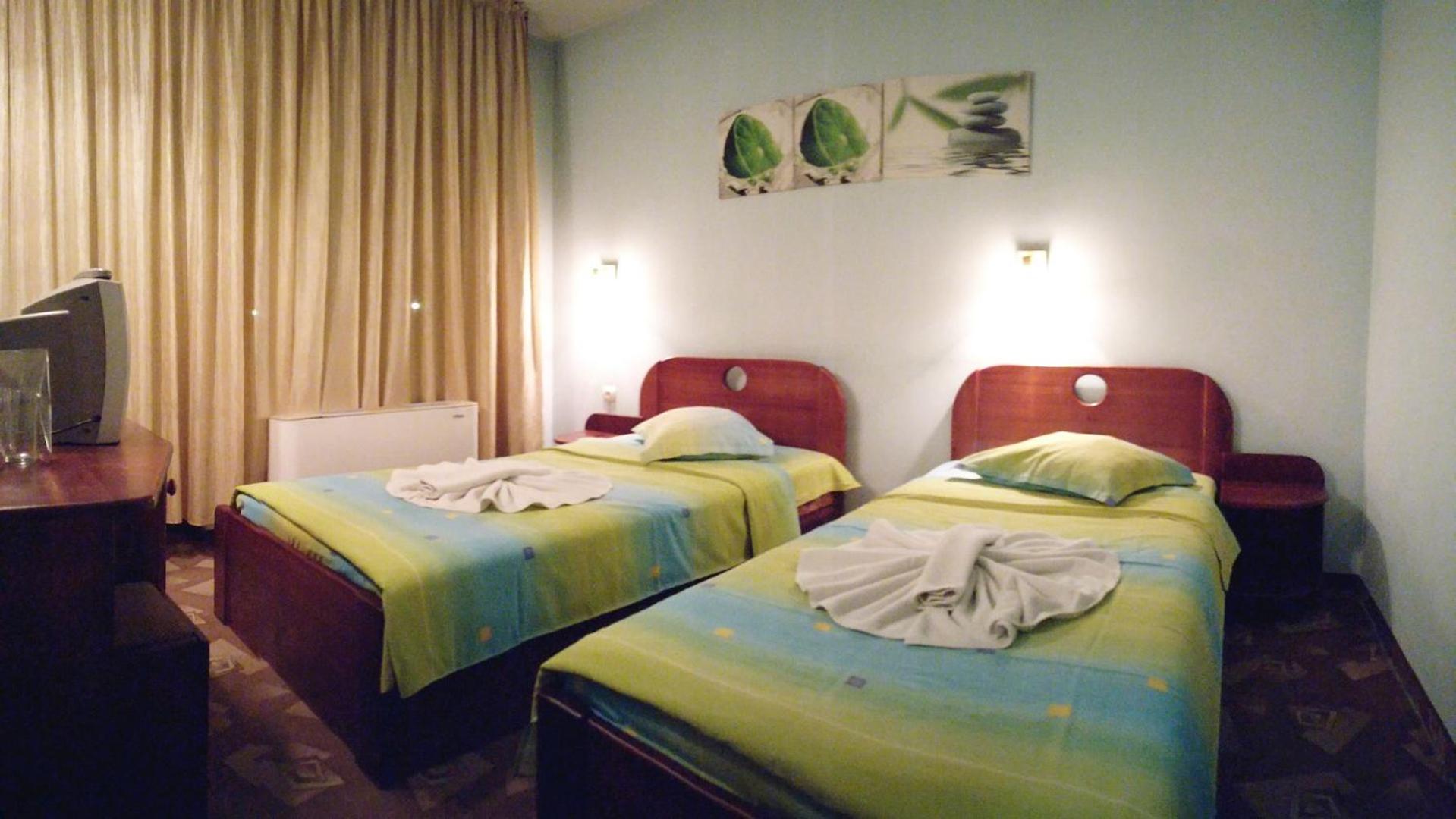Double or Twin Room with Balcony - Photo 2