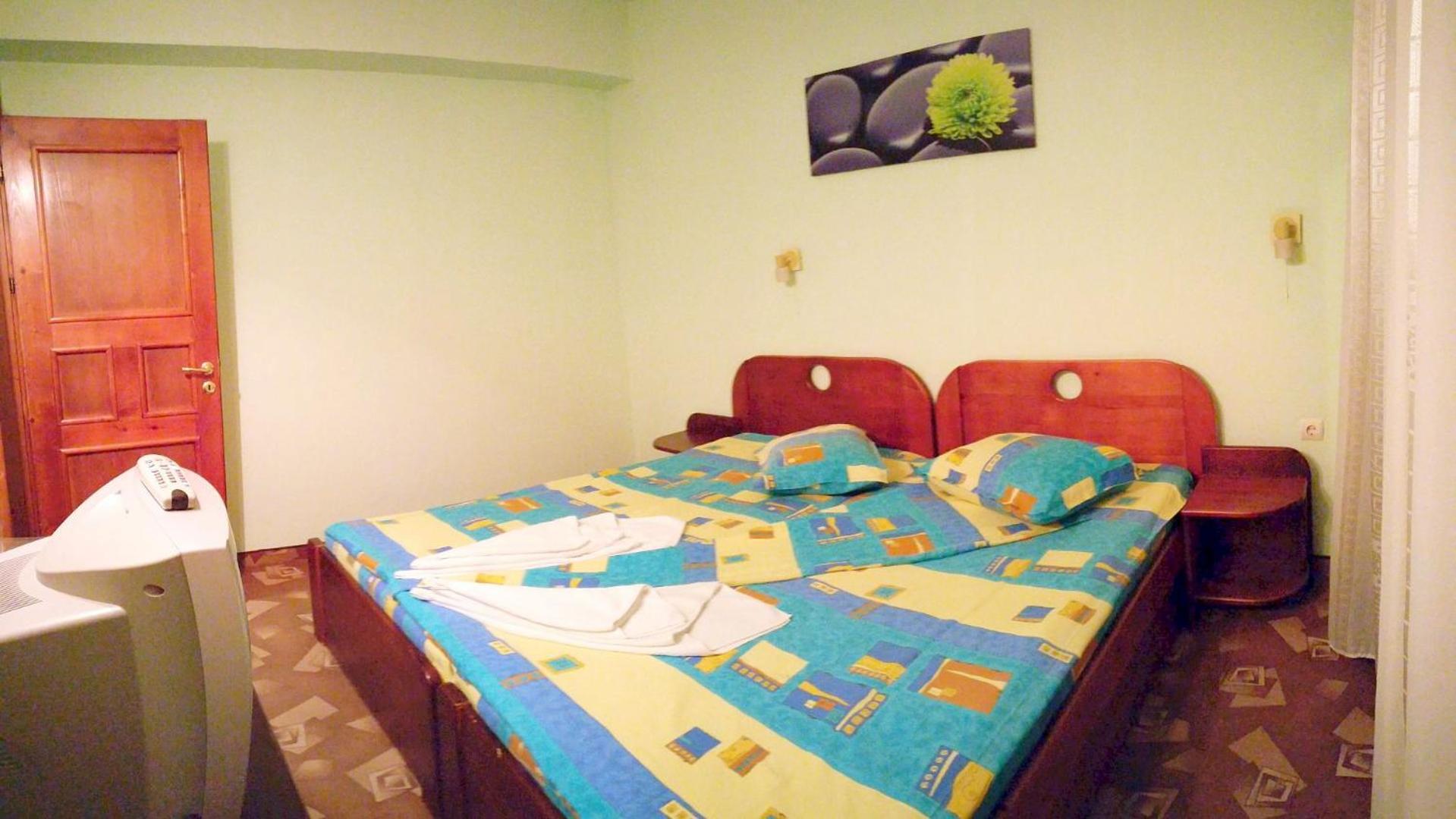 Double or Twin Room with Balcony - Photo 6
