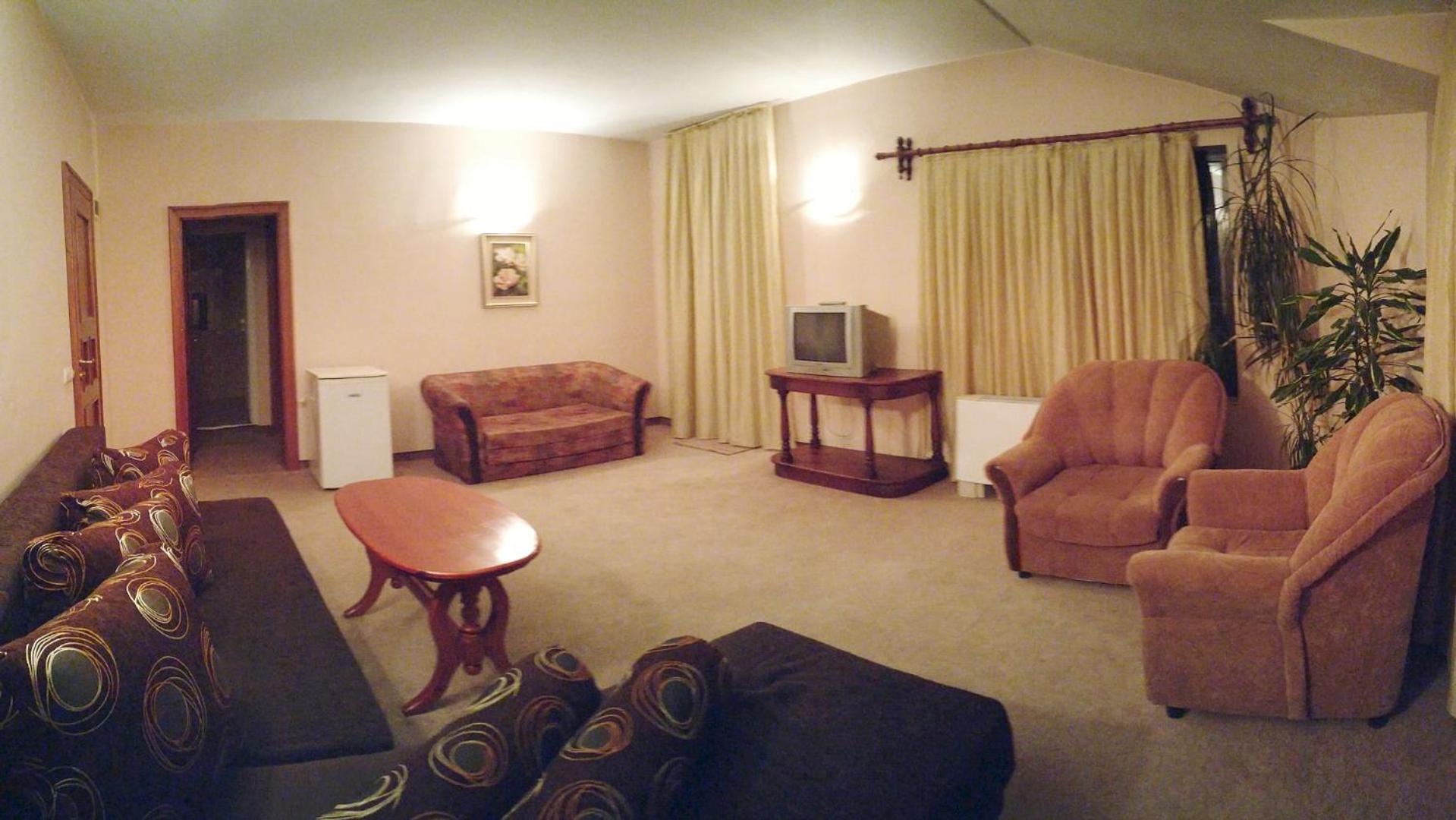 One-Bedroom Suite with Balcony - Photo 2