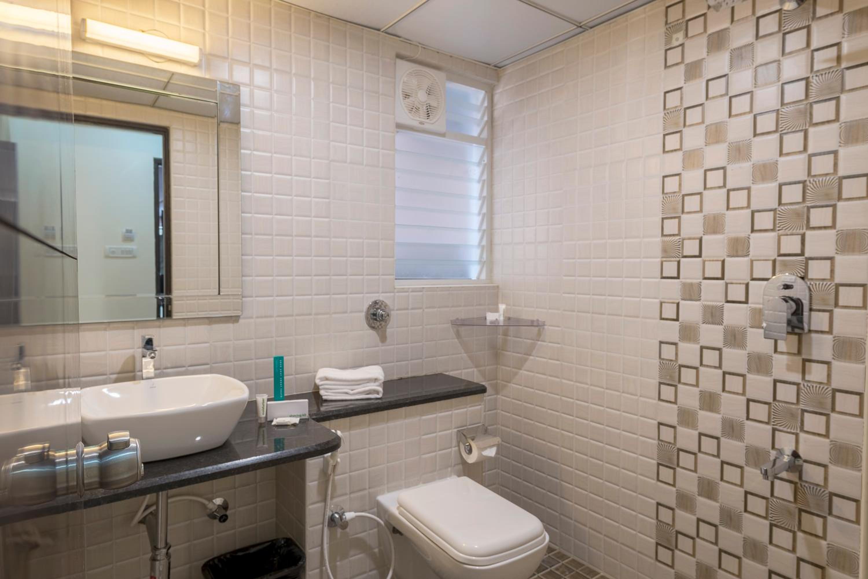 Standard Double or Twin Room - Photo 3