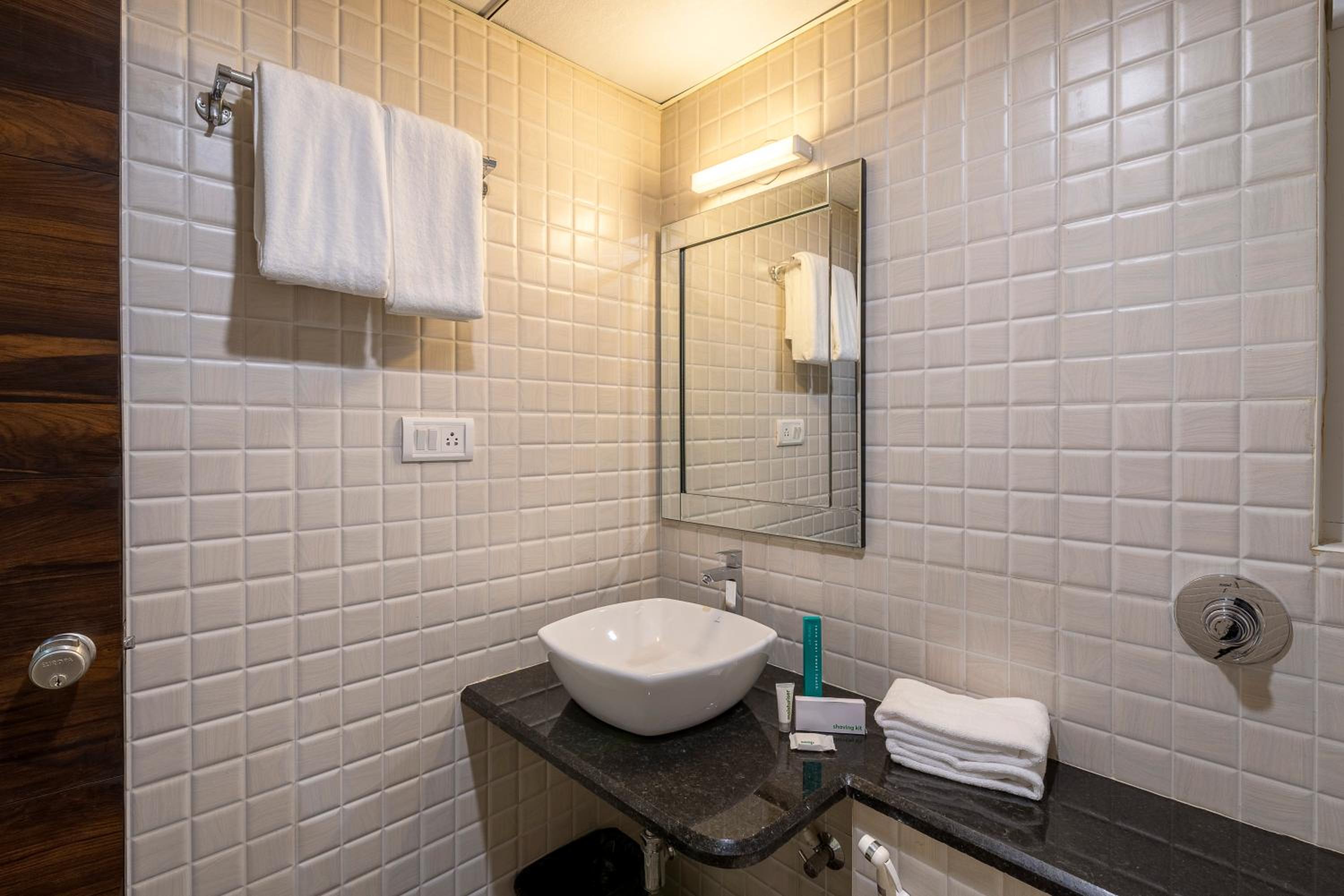 Standard Double or Twin Room - Photo 2