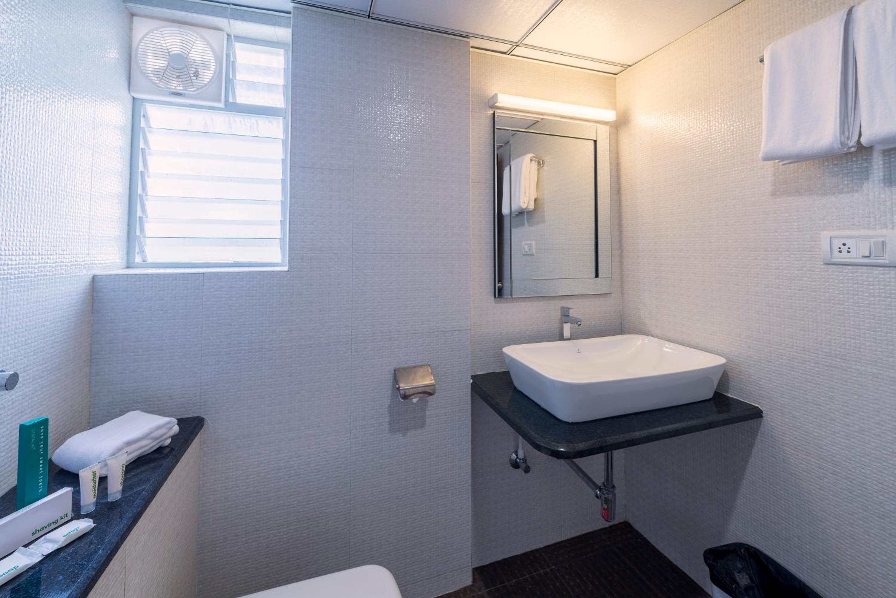 Superior Deluxe Double or Twin Room  - Photo 8