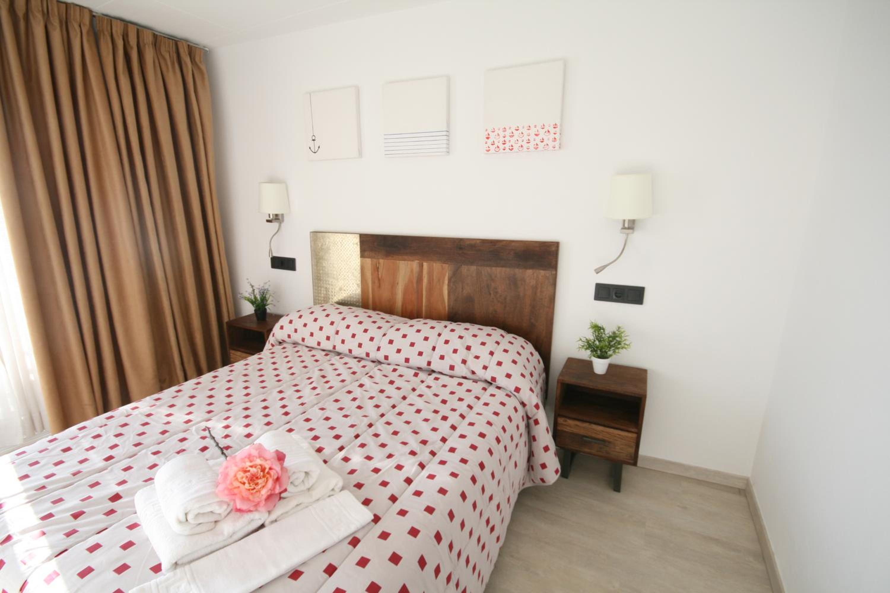 Double or Twin Room with Sea View - Photo 20