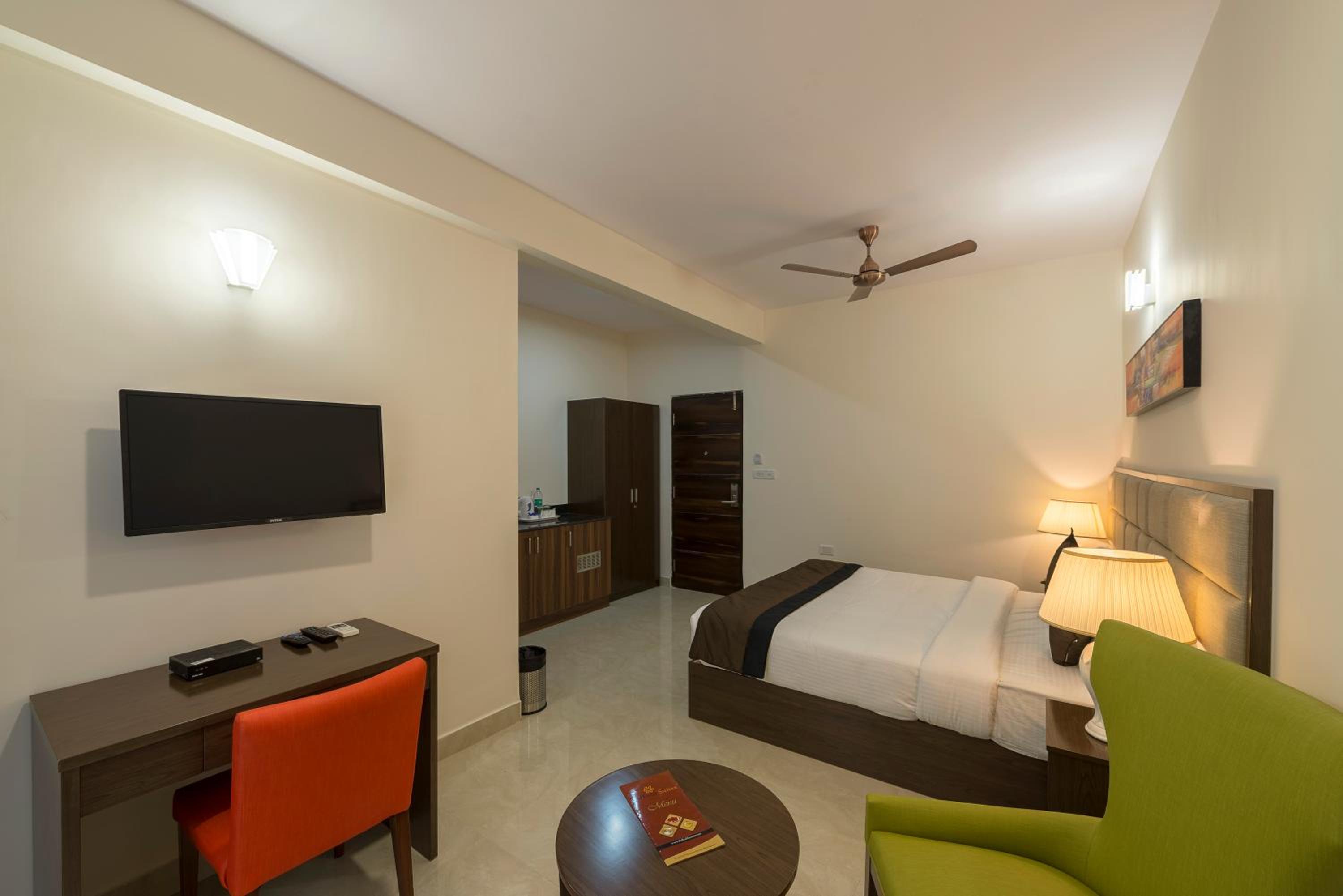 Deluxe Double or Twin Room with Balcony - Photo 6