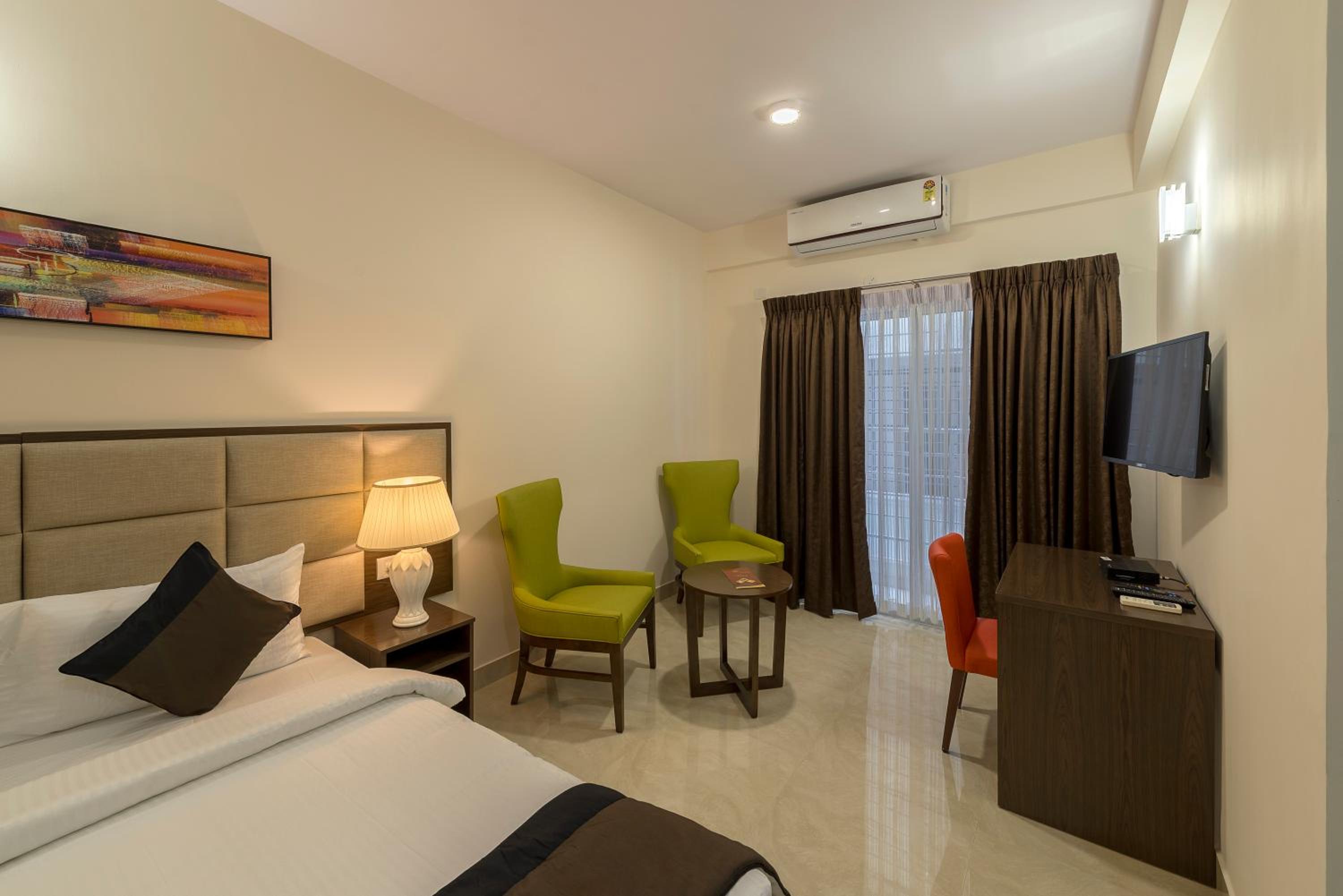 Deluxe Double or Twin Room with Balcony - Photo 5