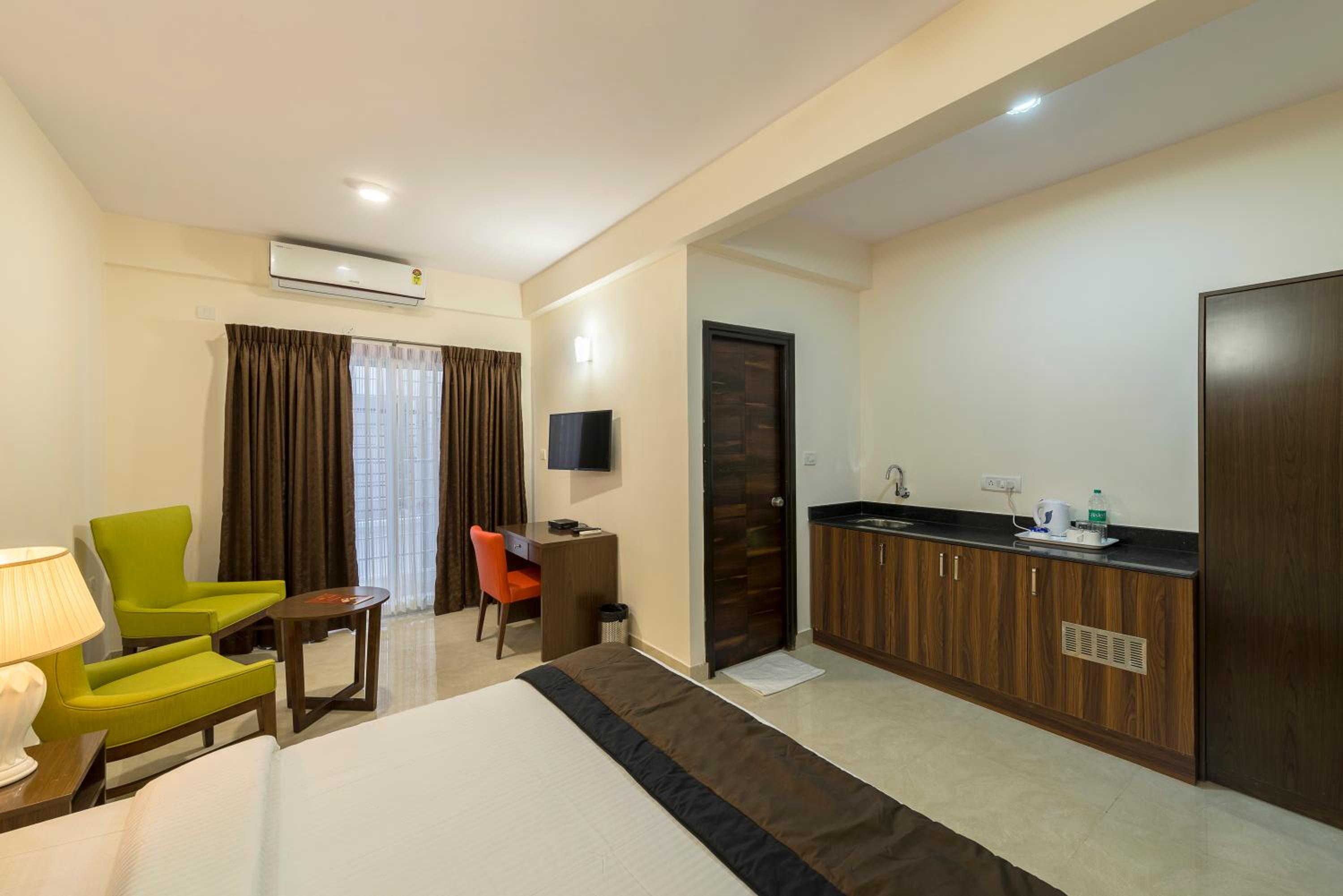 Deluxe Double or Twin Room with Balcony - Photo 4