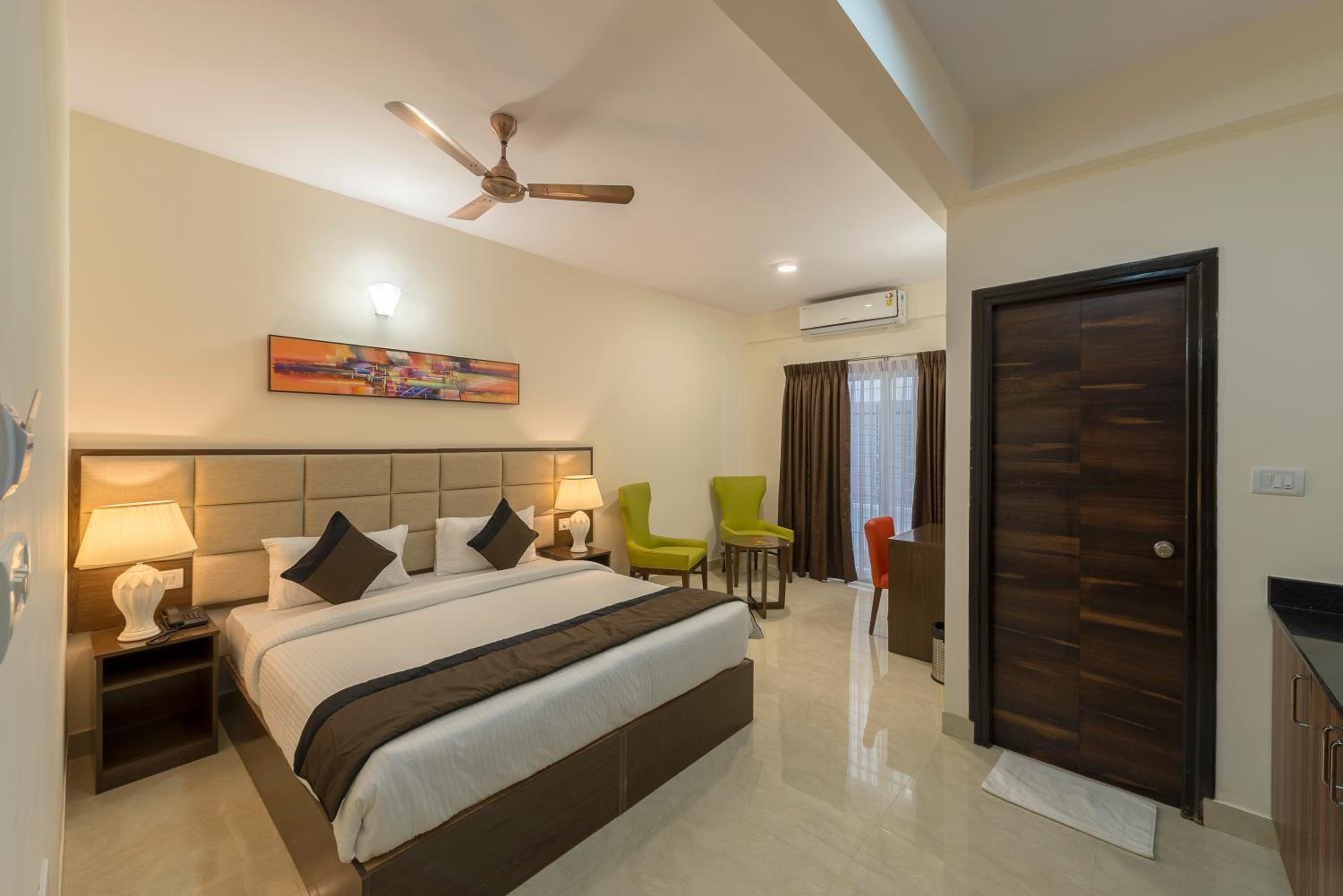 Deluxe Double or Twin Room with Balcony - Photo 1