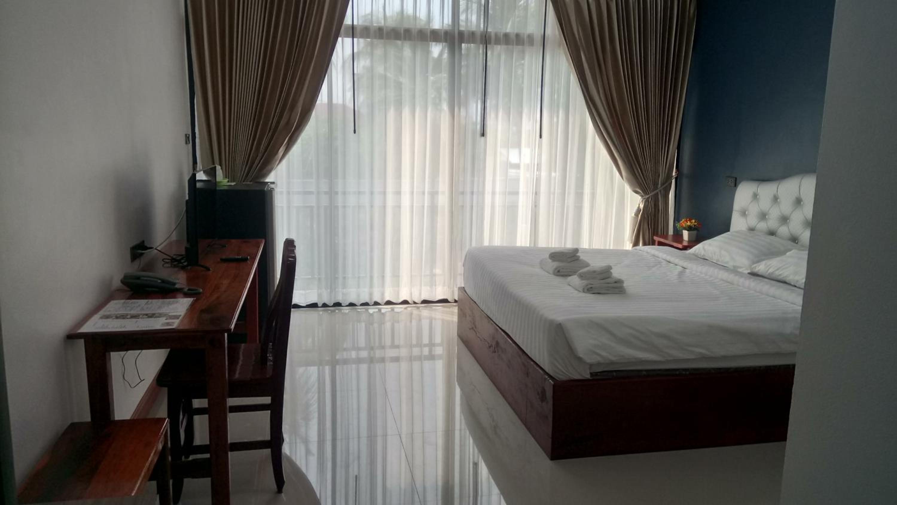 Deluxe King Room photo 1