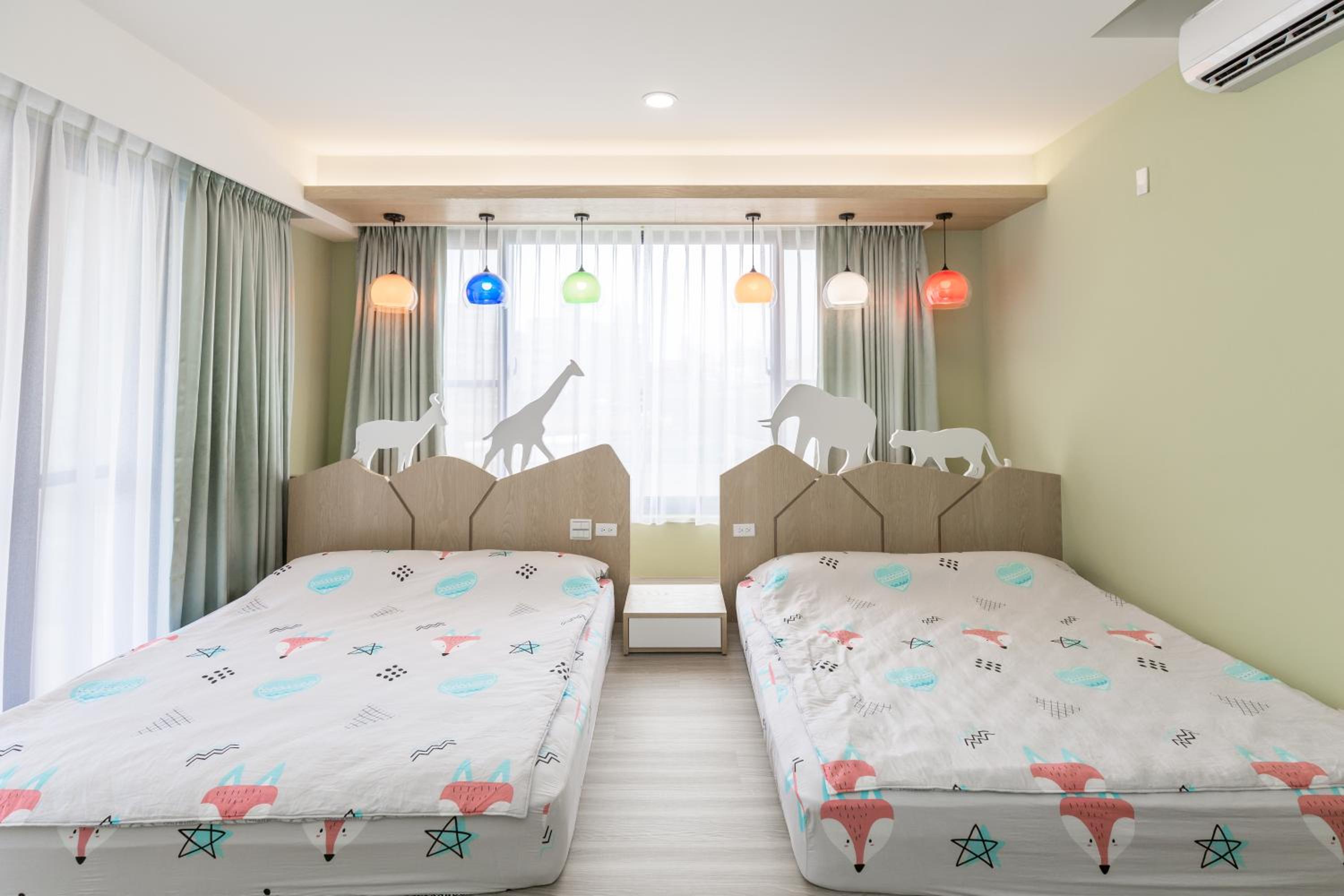 Queen Room with Two Queen Beds photo 3