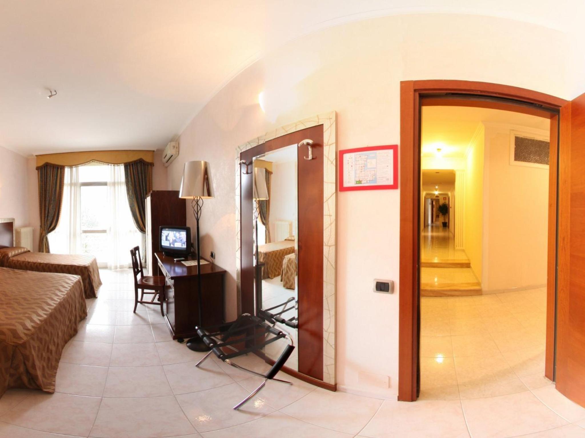 Quadruple Room - Photo 2