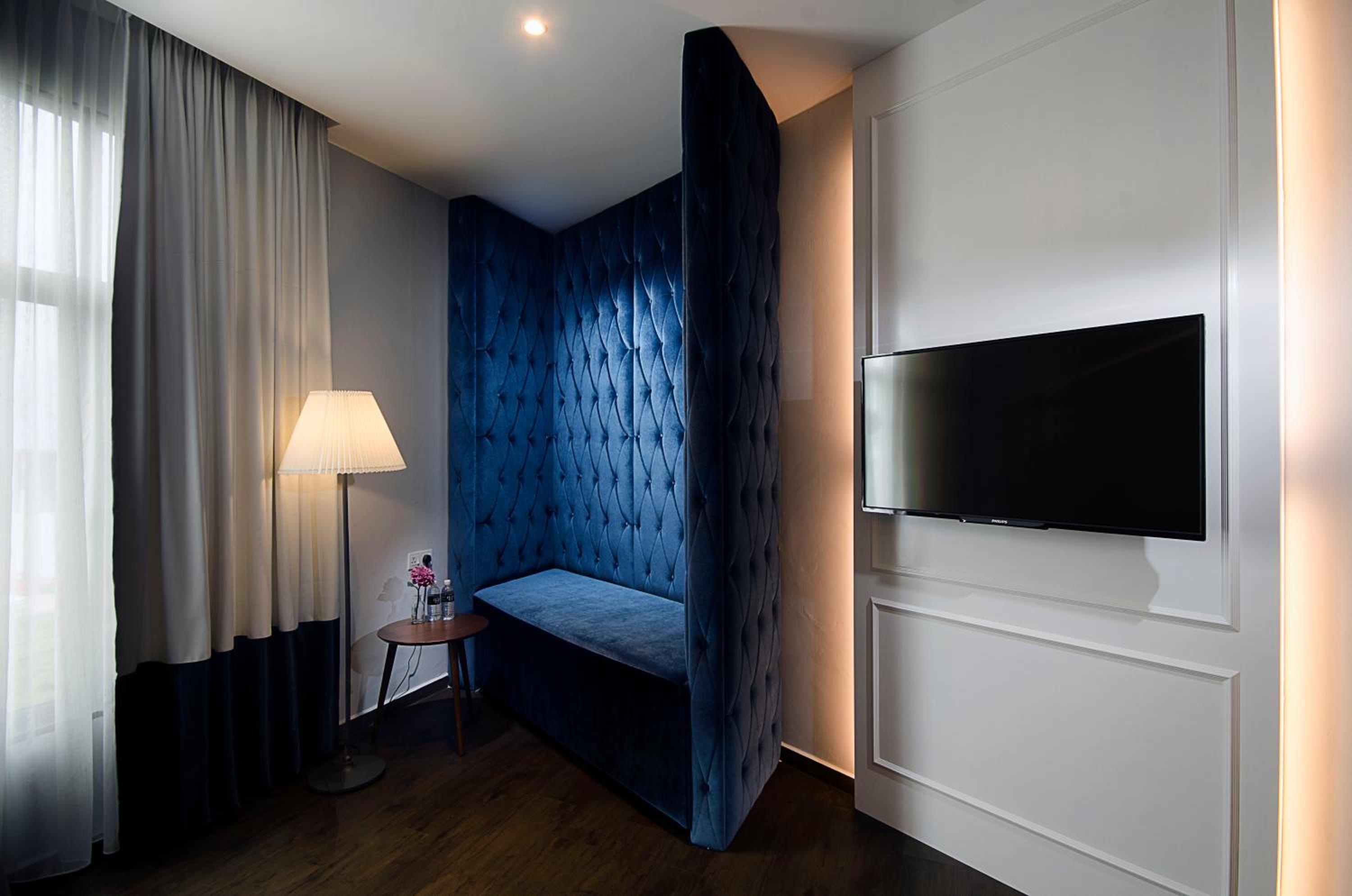 Deluxe King With Lounge  photo 2