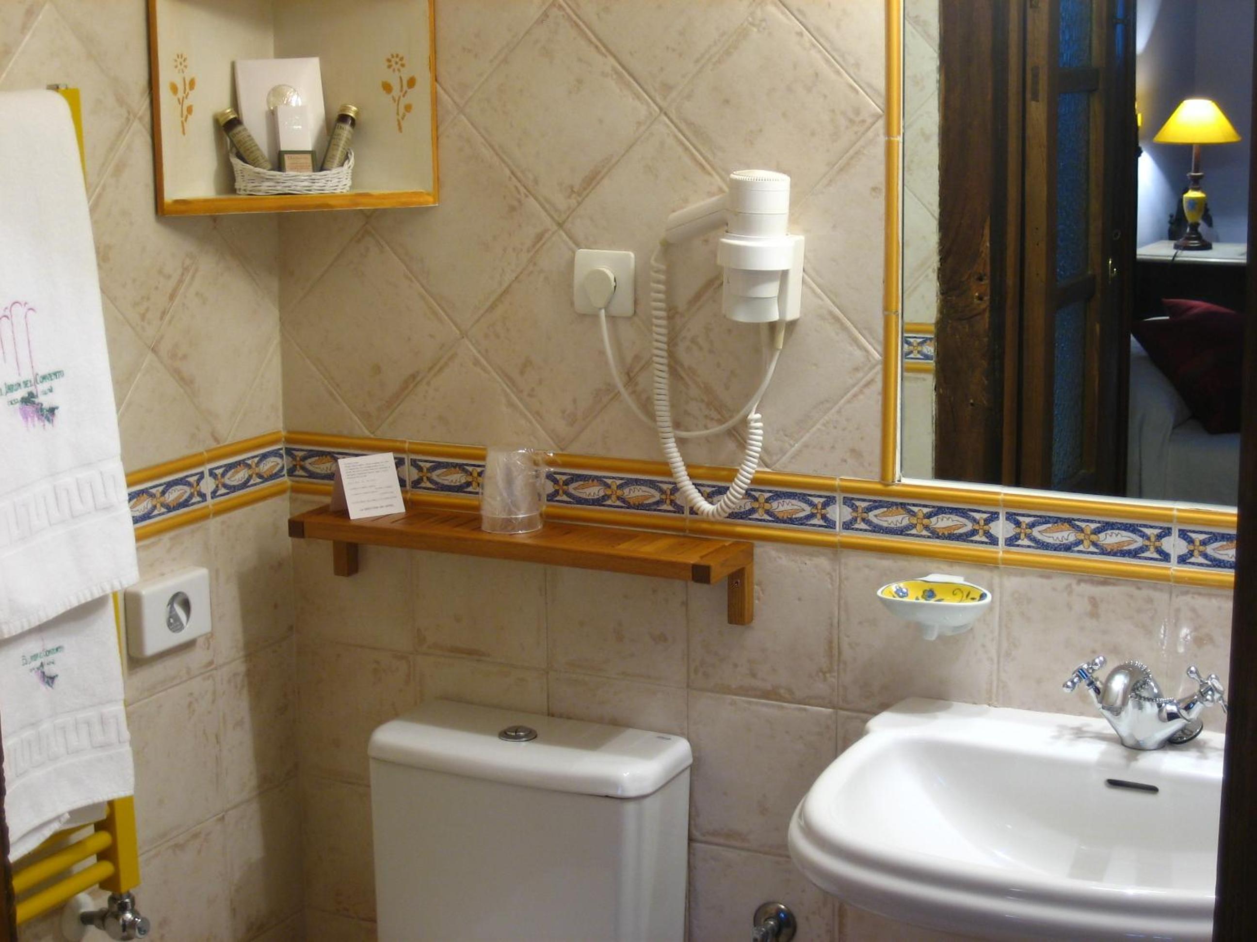 Small Double Room - Photo 6
