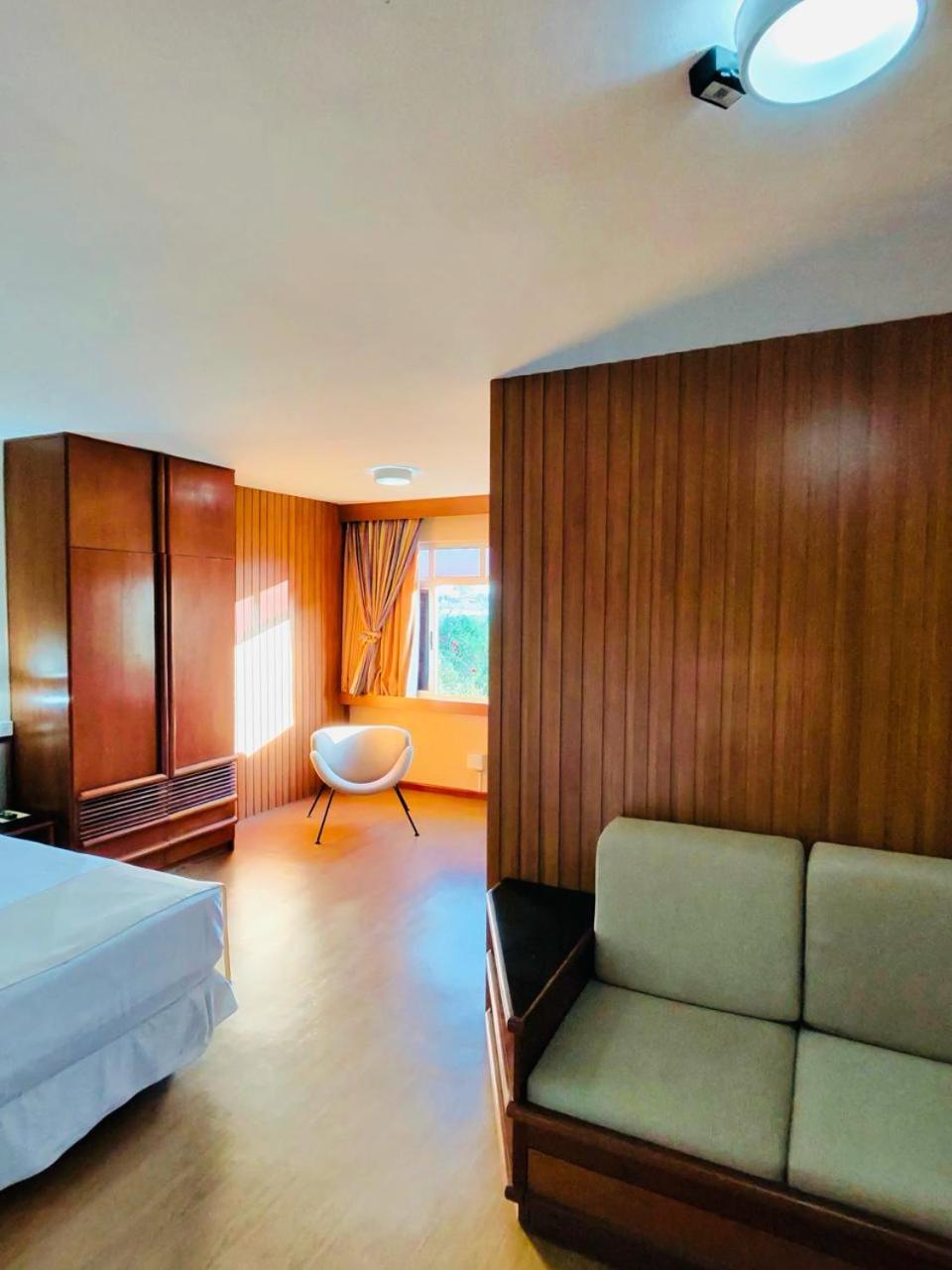 Deluxe Queen Suite