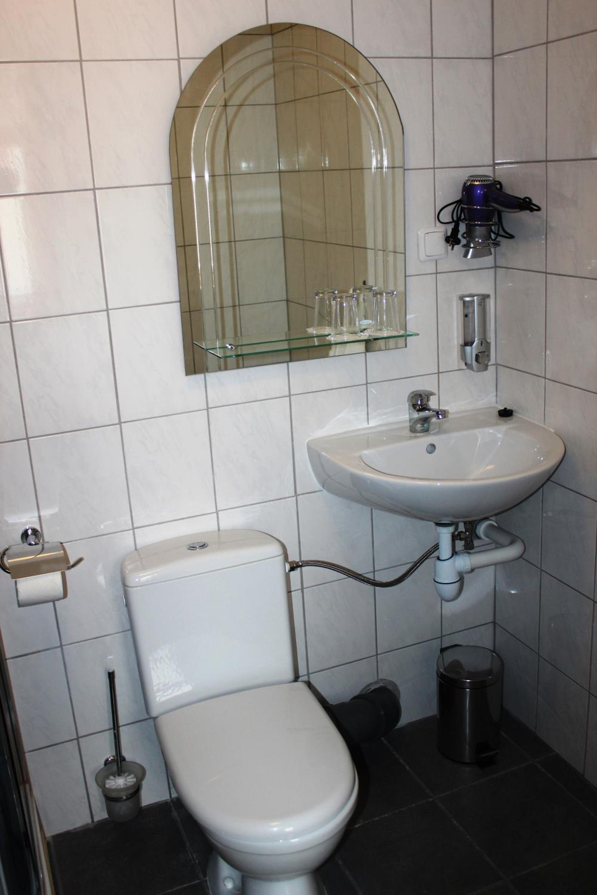 Studio Apartment - Photo 4
