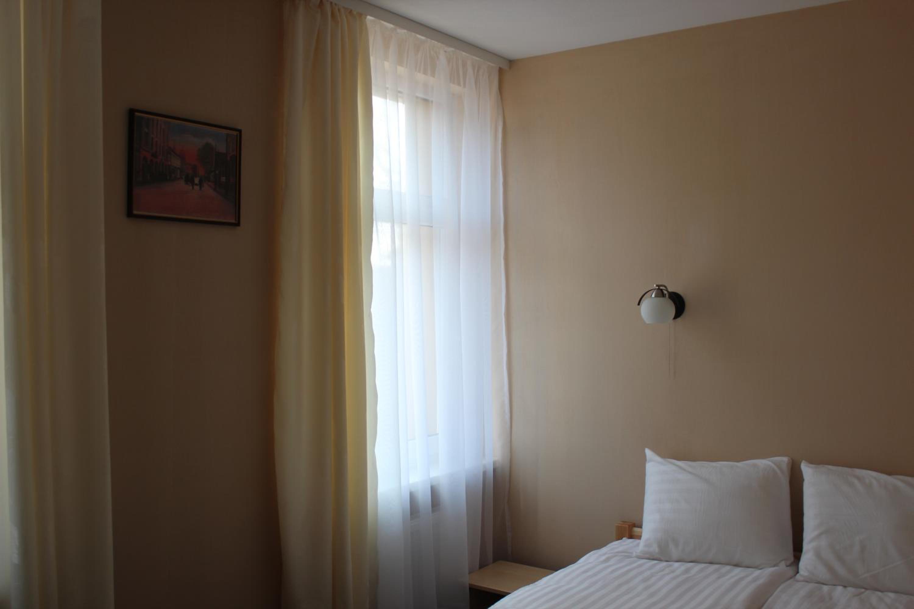 Double Room with Private Bathroom - Photo 2