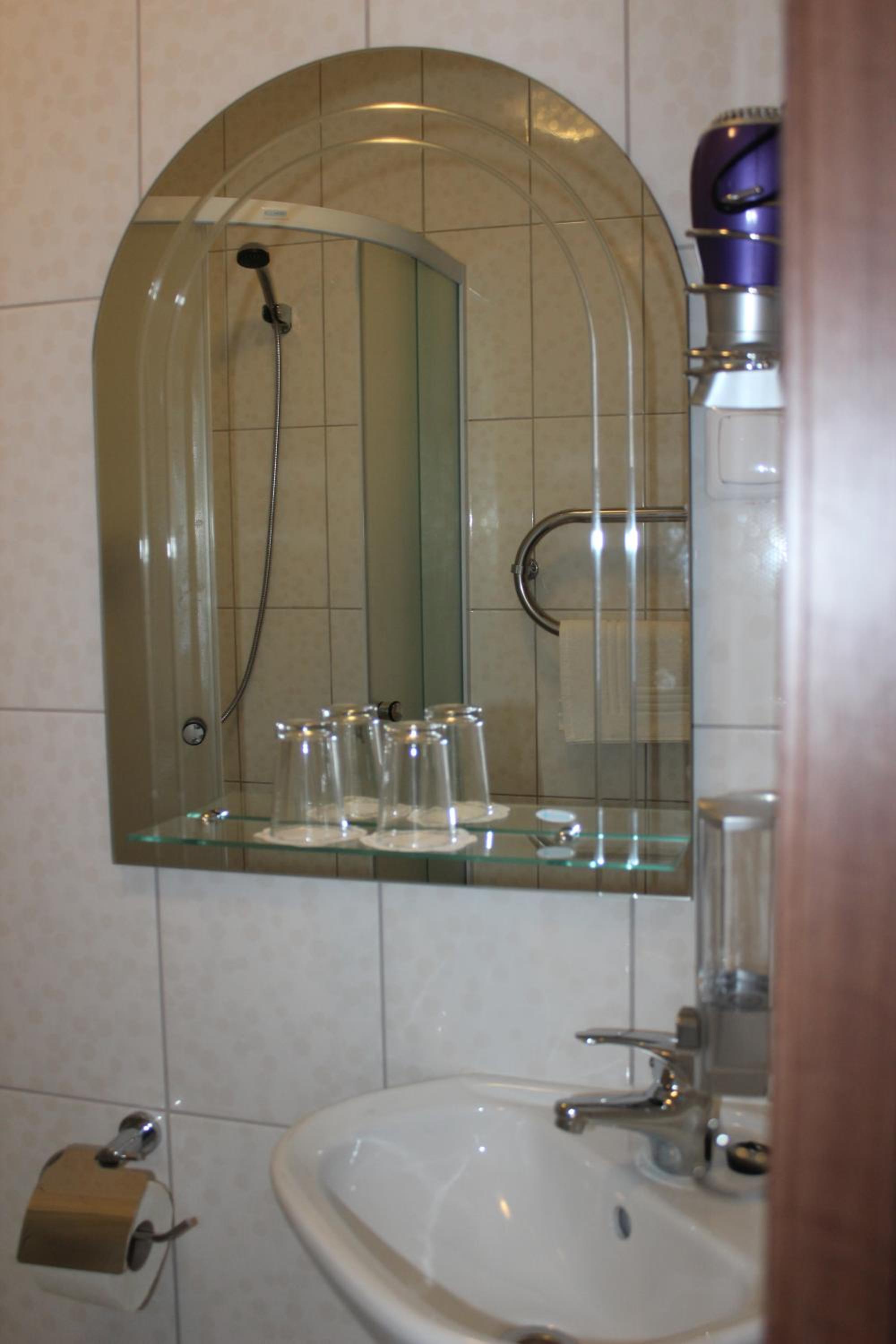 Double Room with Private Bathroom - Photo 3