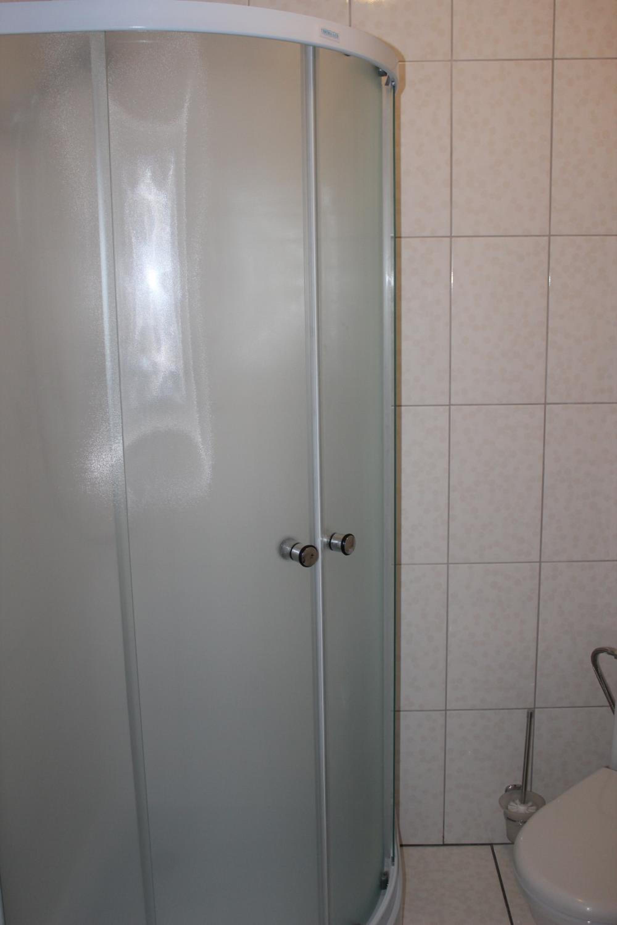 Double Room with Private Bathroom - Photo 4