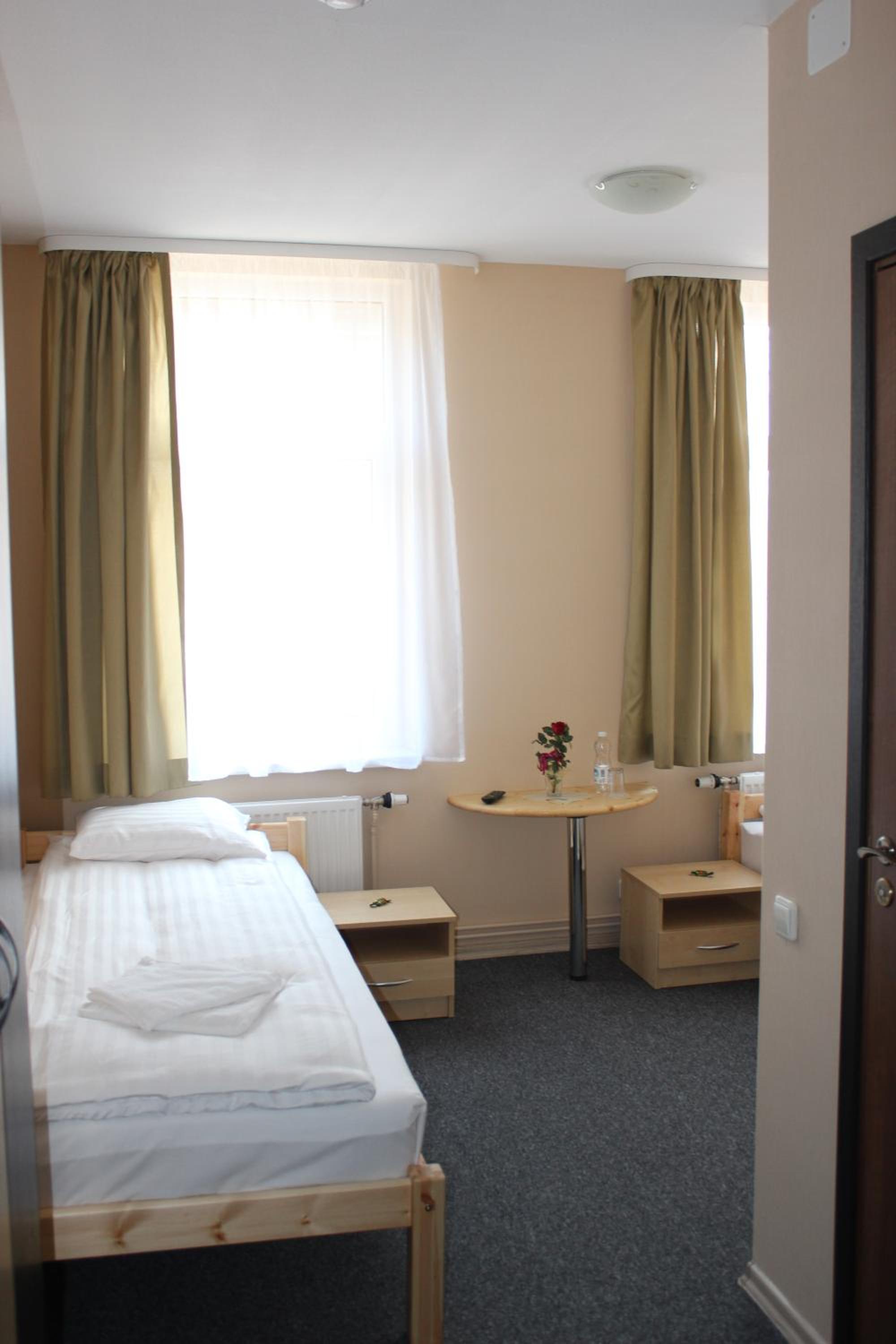 Twin Room with Private Bathroom - Photo 1