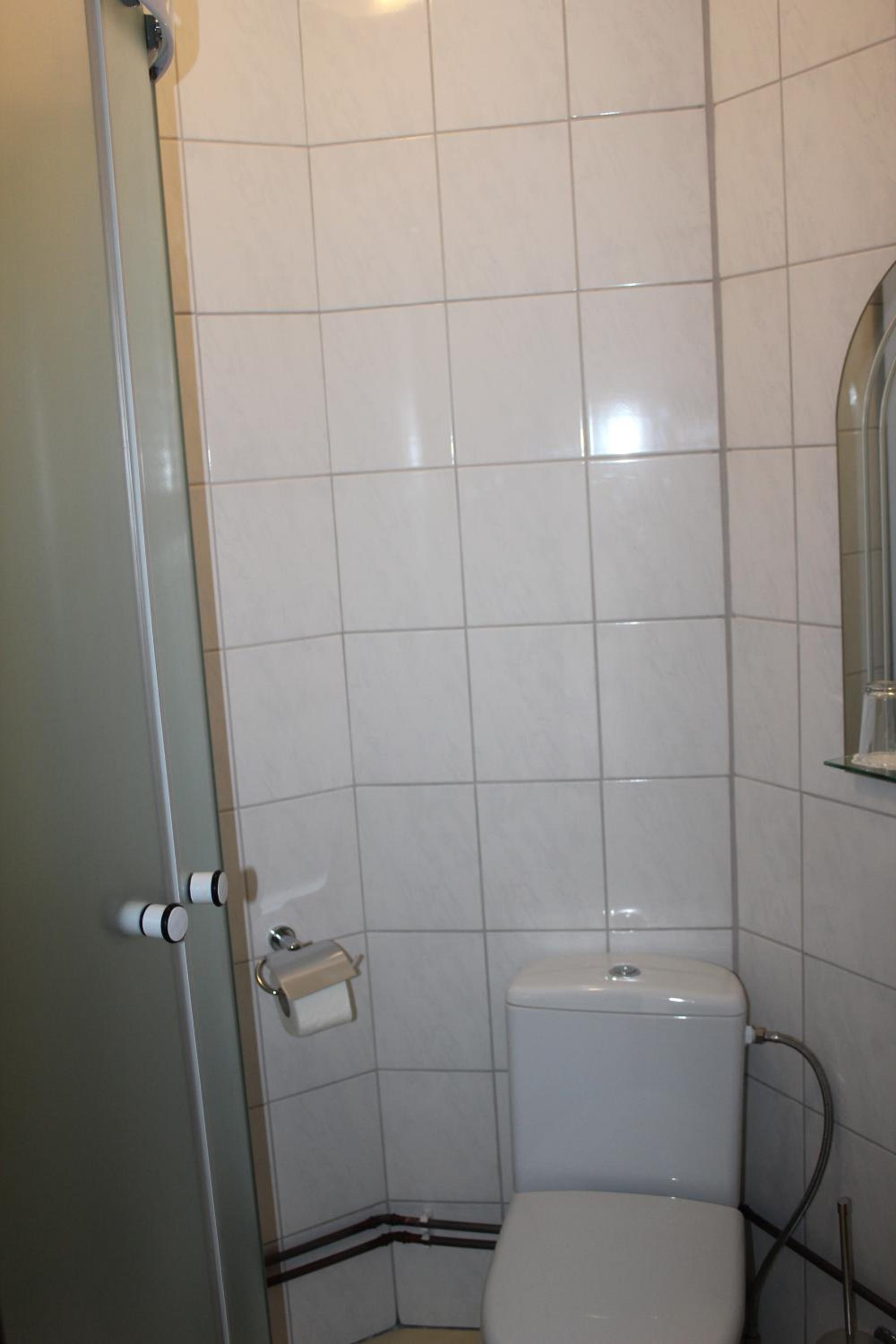 Twin Room with Private Bathroom - Photo 2