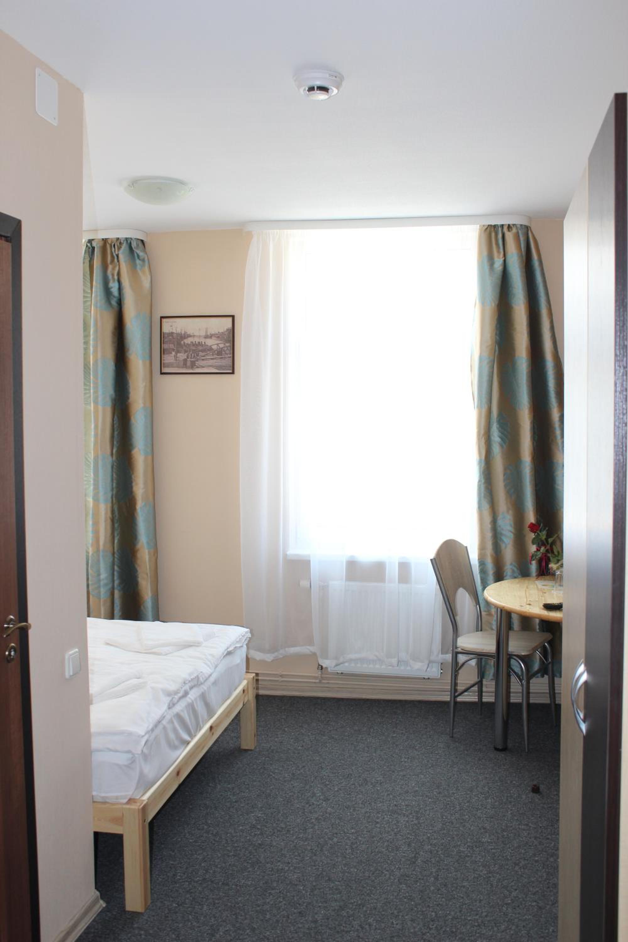 Two Room Family Room - Photo 4