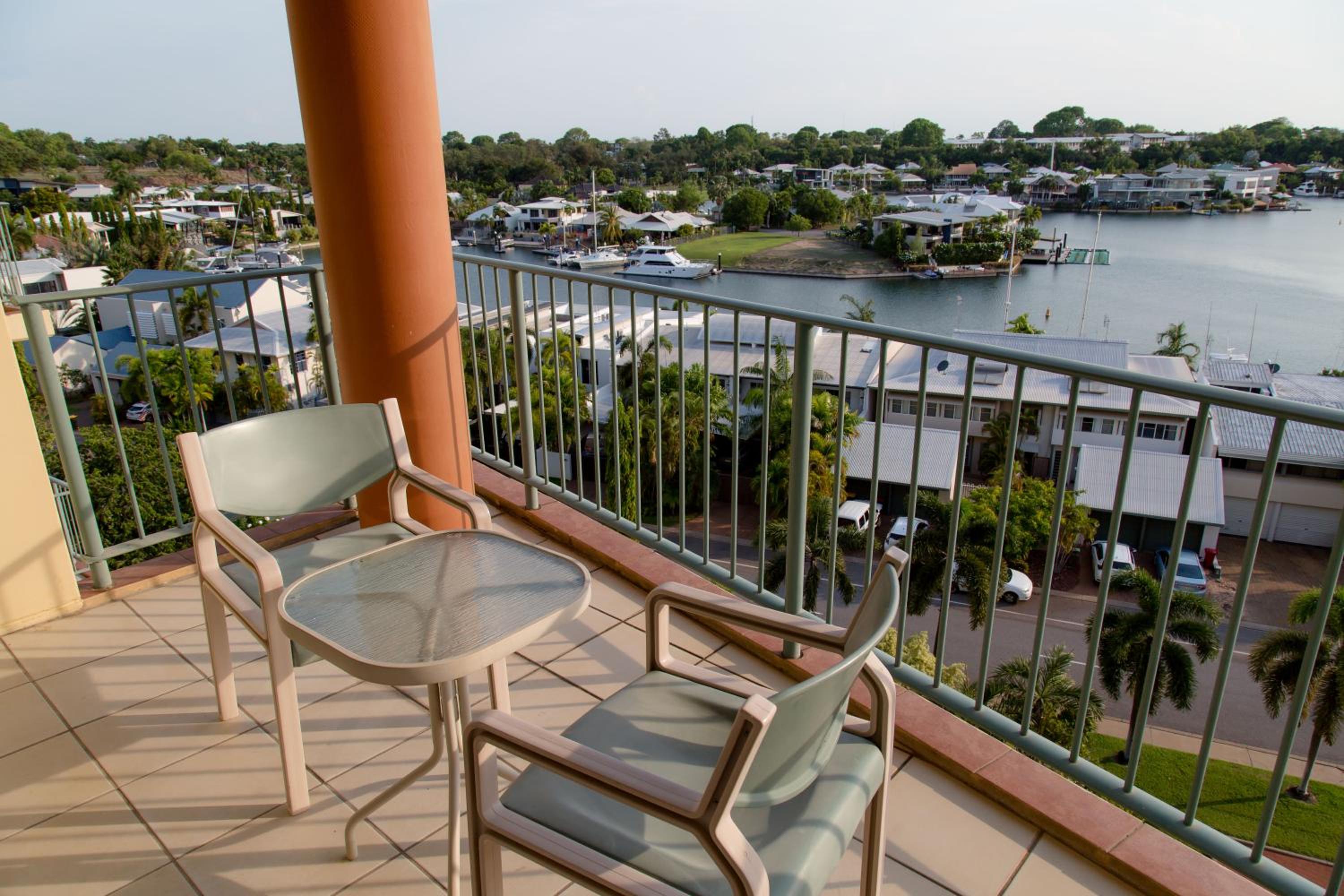 Standard Two Bedroom Apartment Water Views includes Free Parking & Wifi