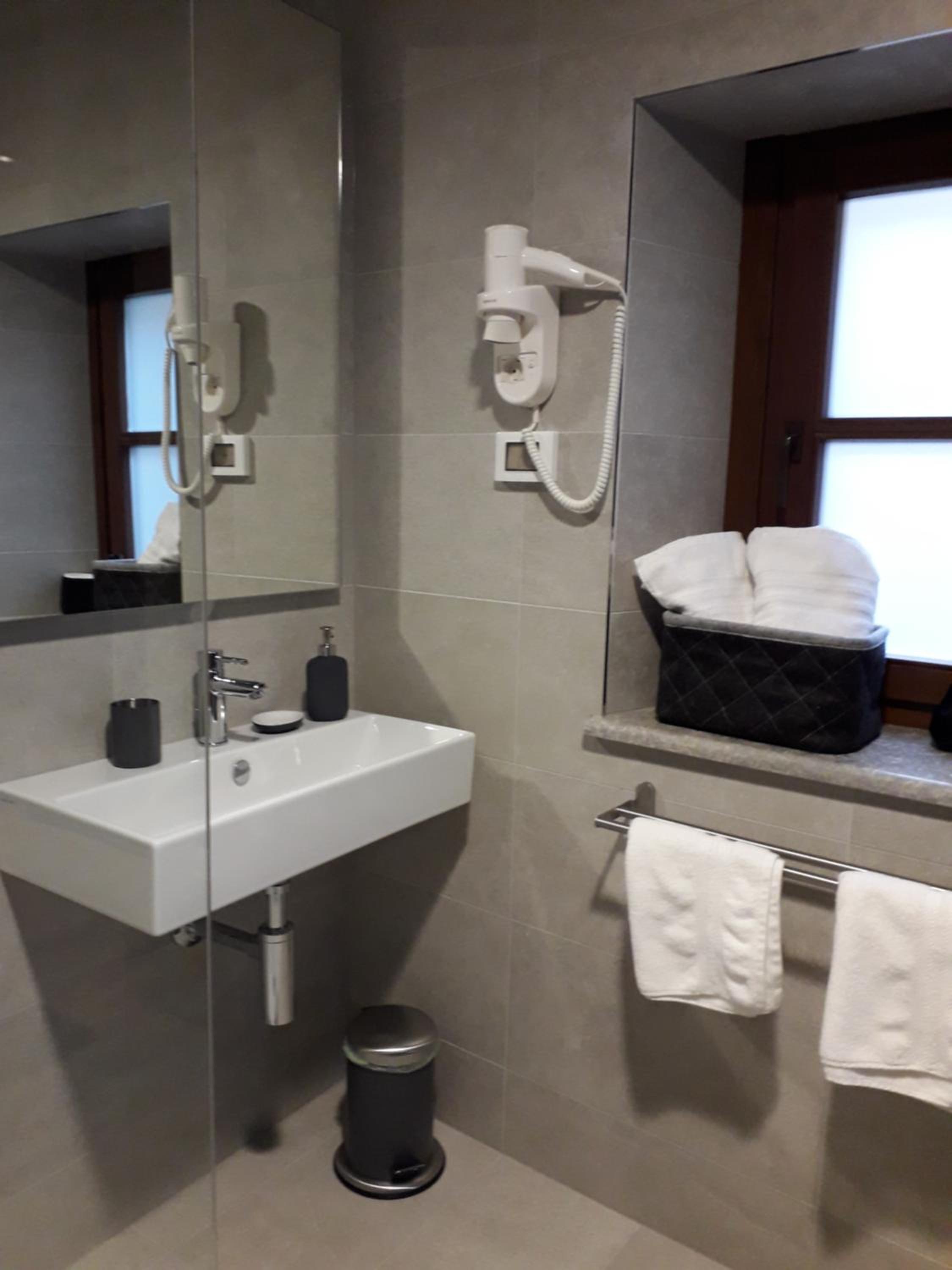 Deluxe Double or Twin Room photo 3