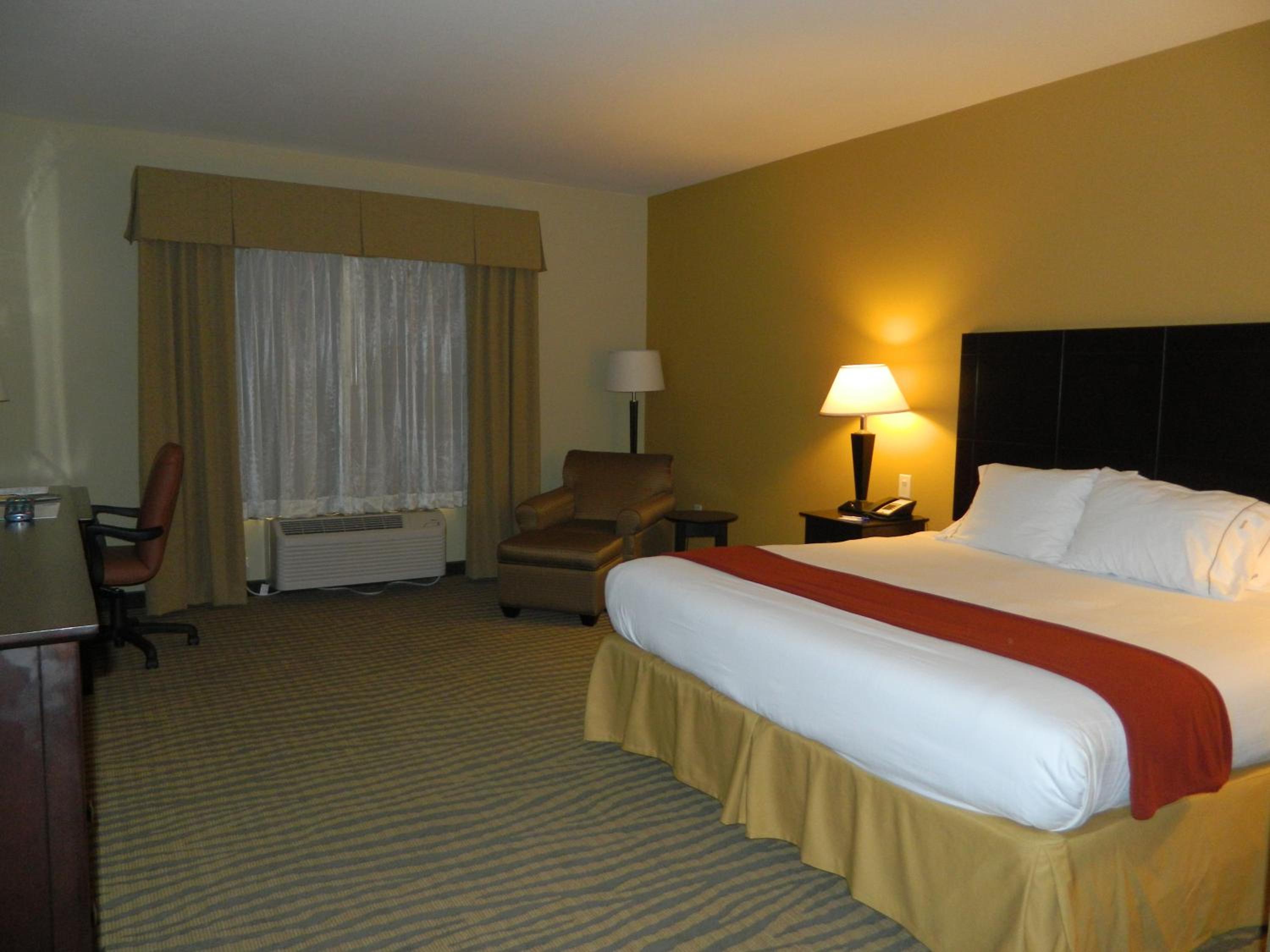 Standard King Room photo 1
