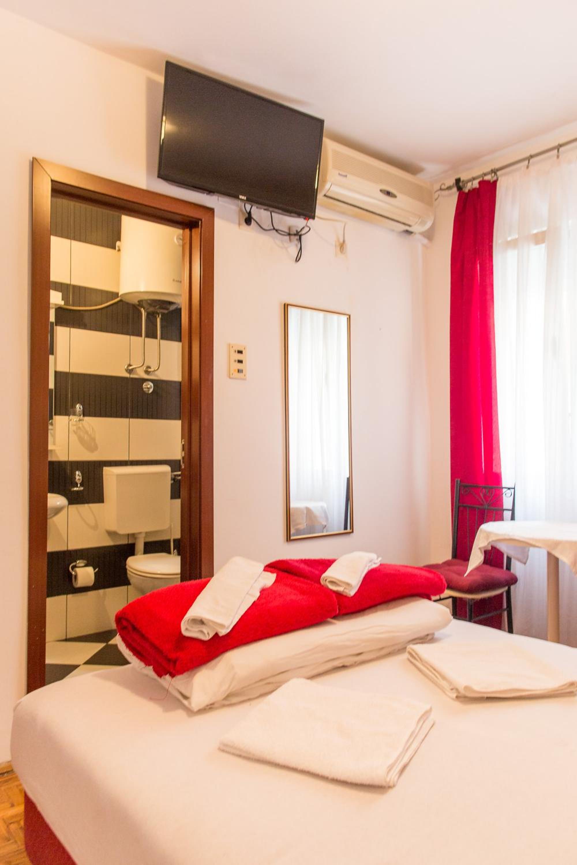 Double Room - Photo 3