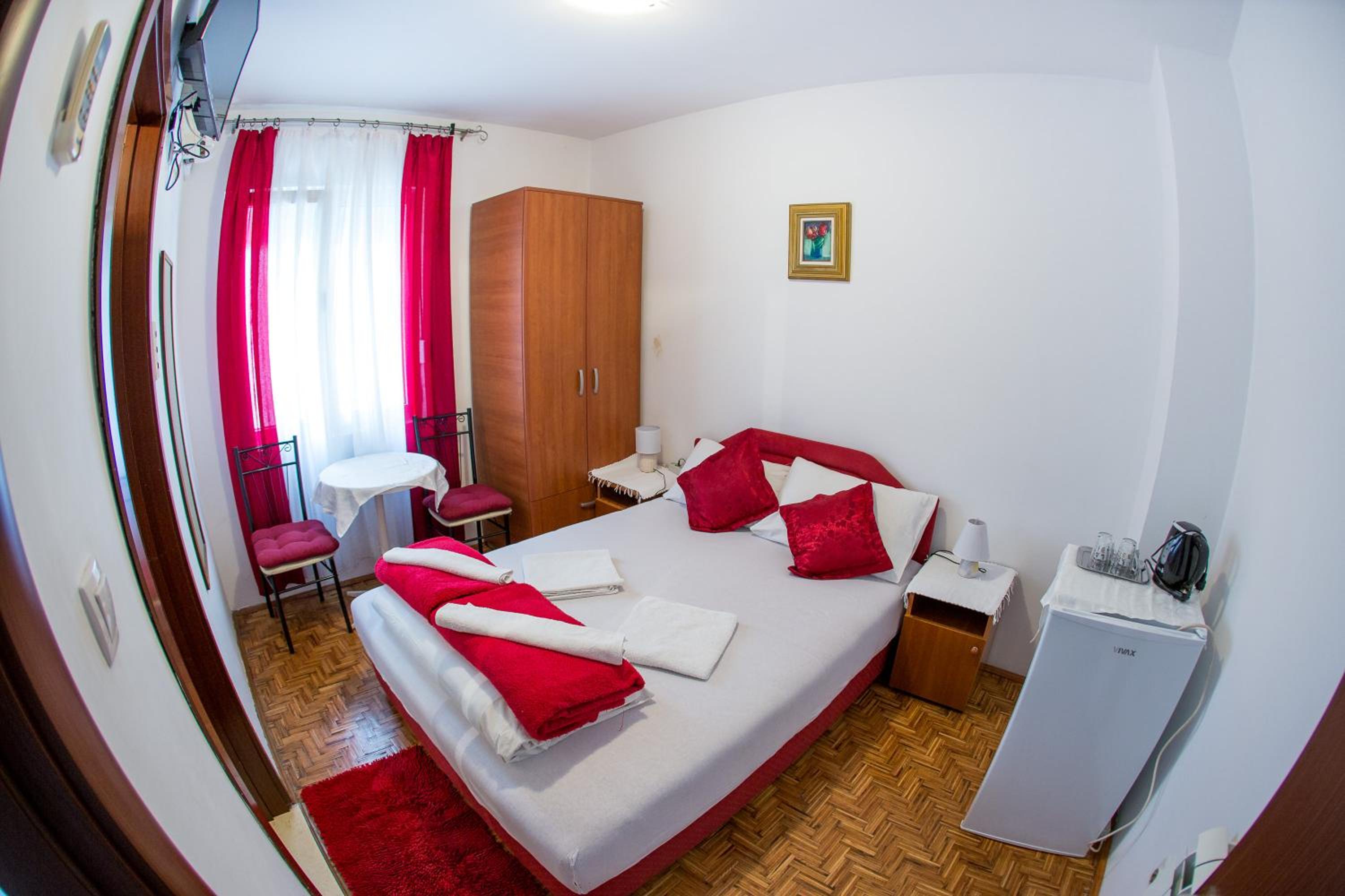 Double Room - Photo 1