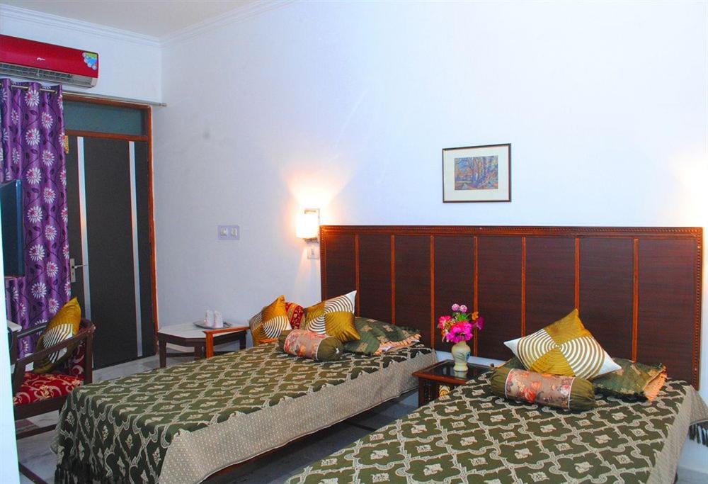 Standard Double or Twin Room with Fan - Photo 4