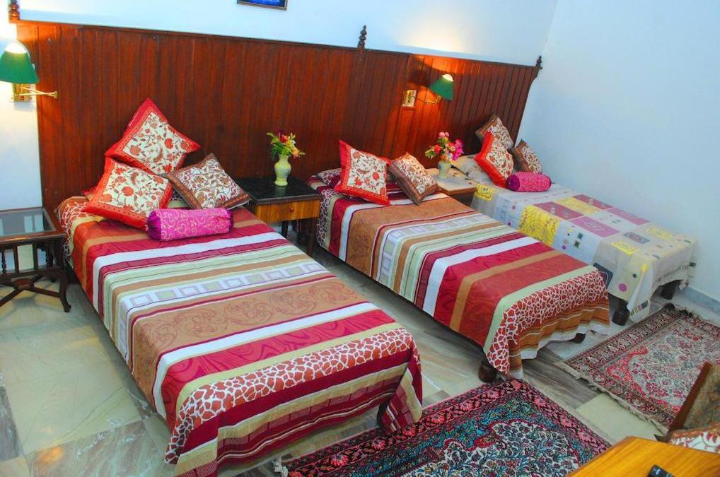 Standard Double or Twin Room with Fan - Photo 7