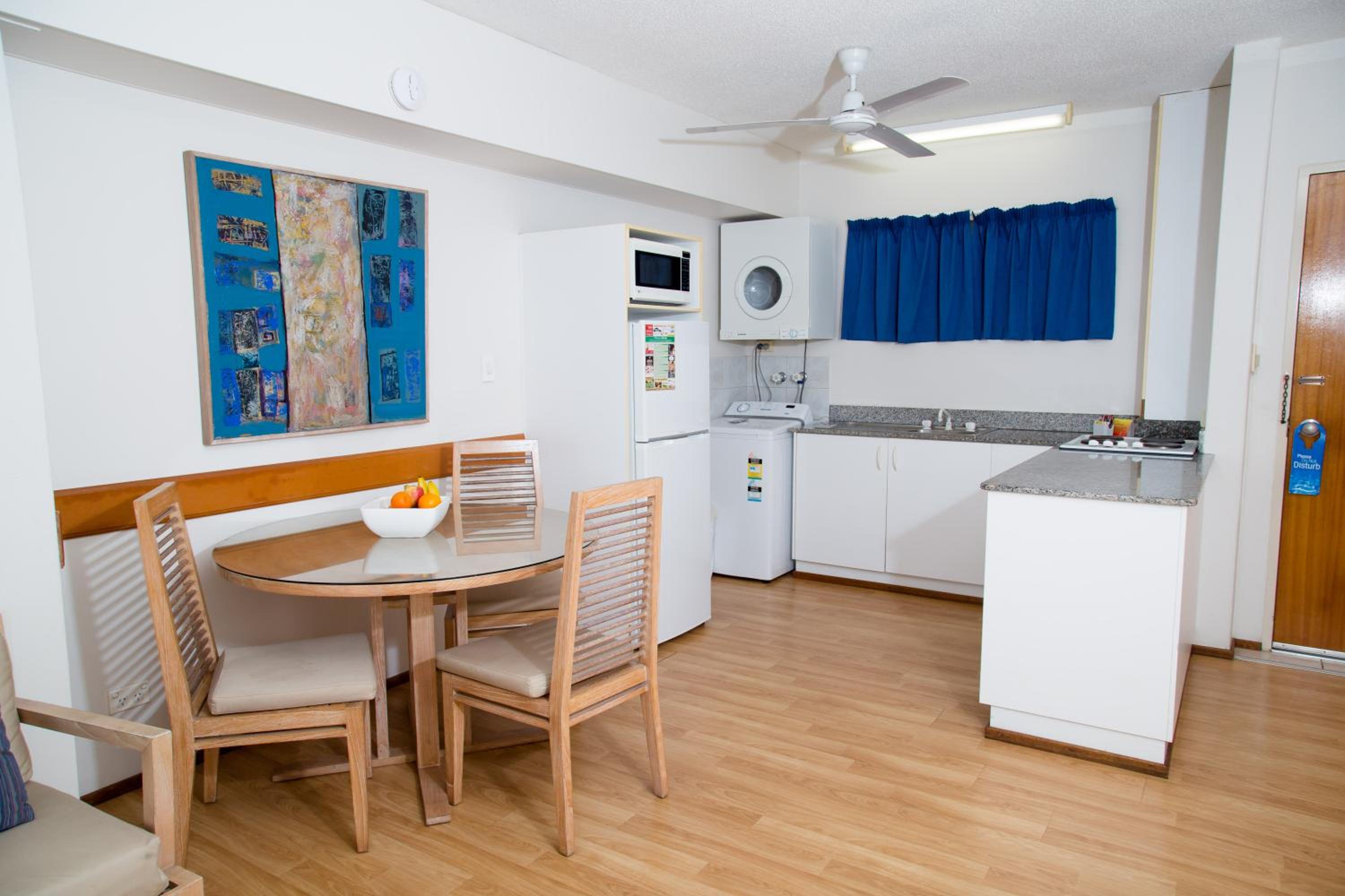 Standard One Bedroom Apartment Water View includes Free Parking & Wifi