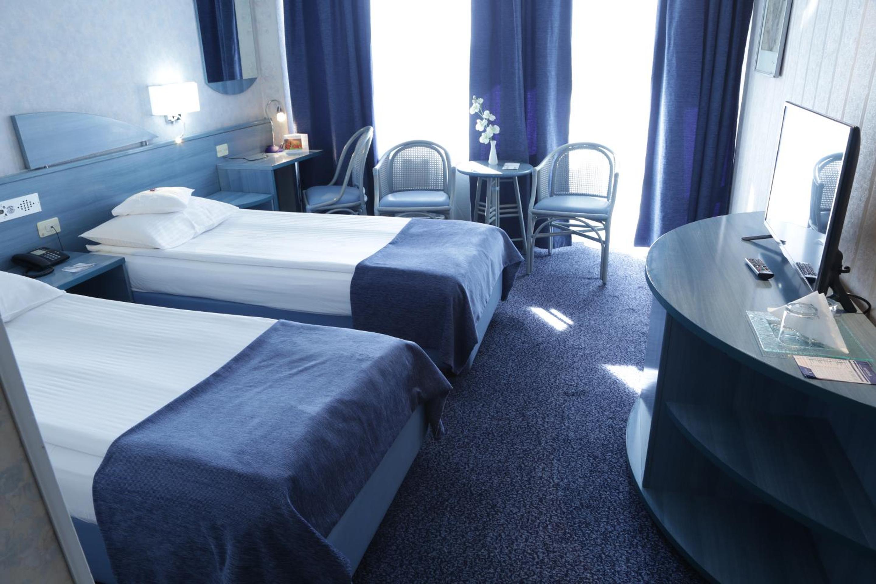 Standard Twin Room - Photo 5