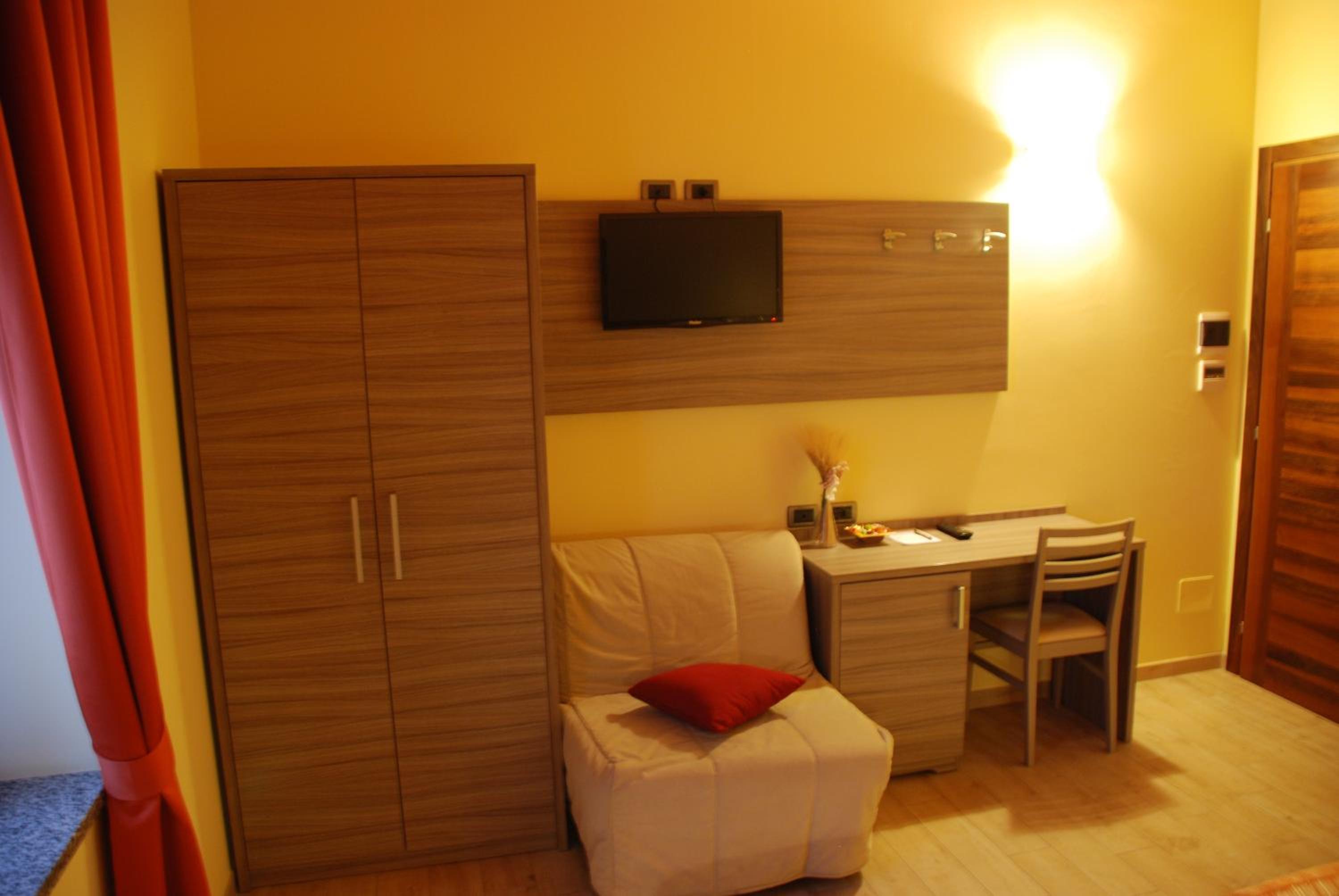 Double or Twin Room - Photo 1