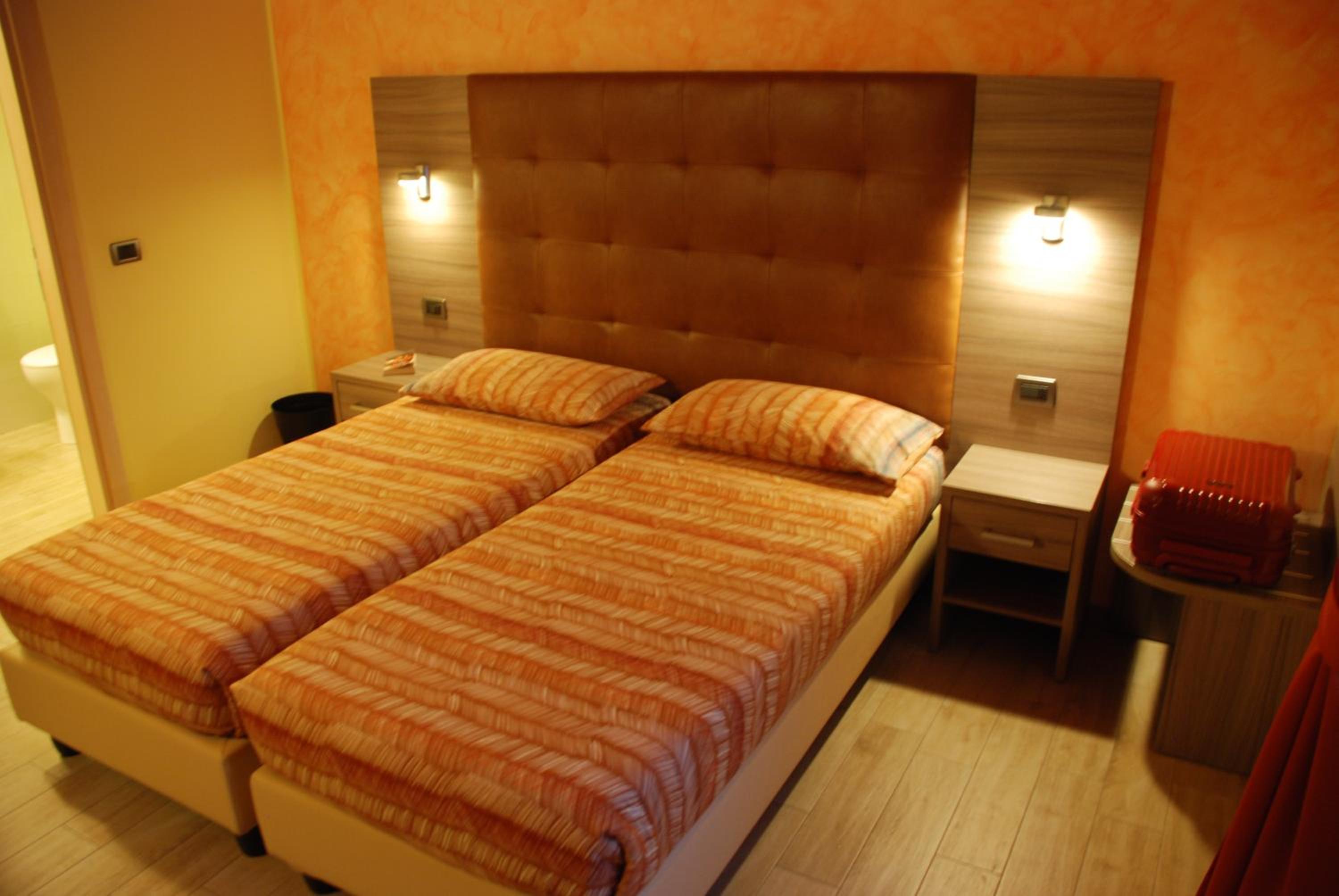 Double or Twin Room - Photo 9