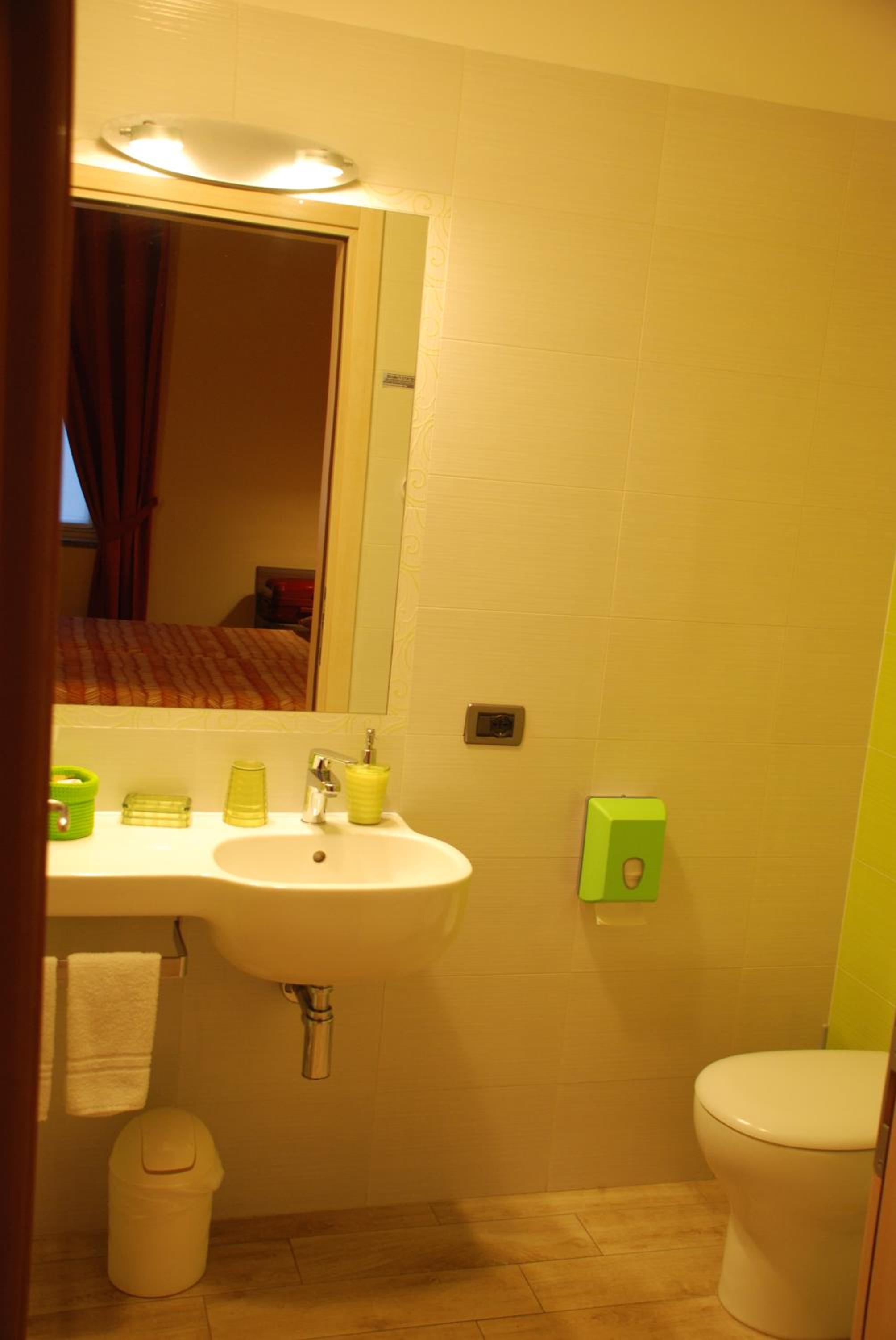 Double or Twin Room - Photo 7