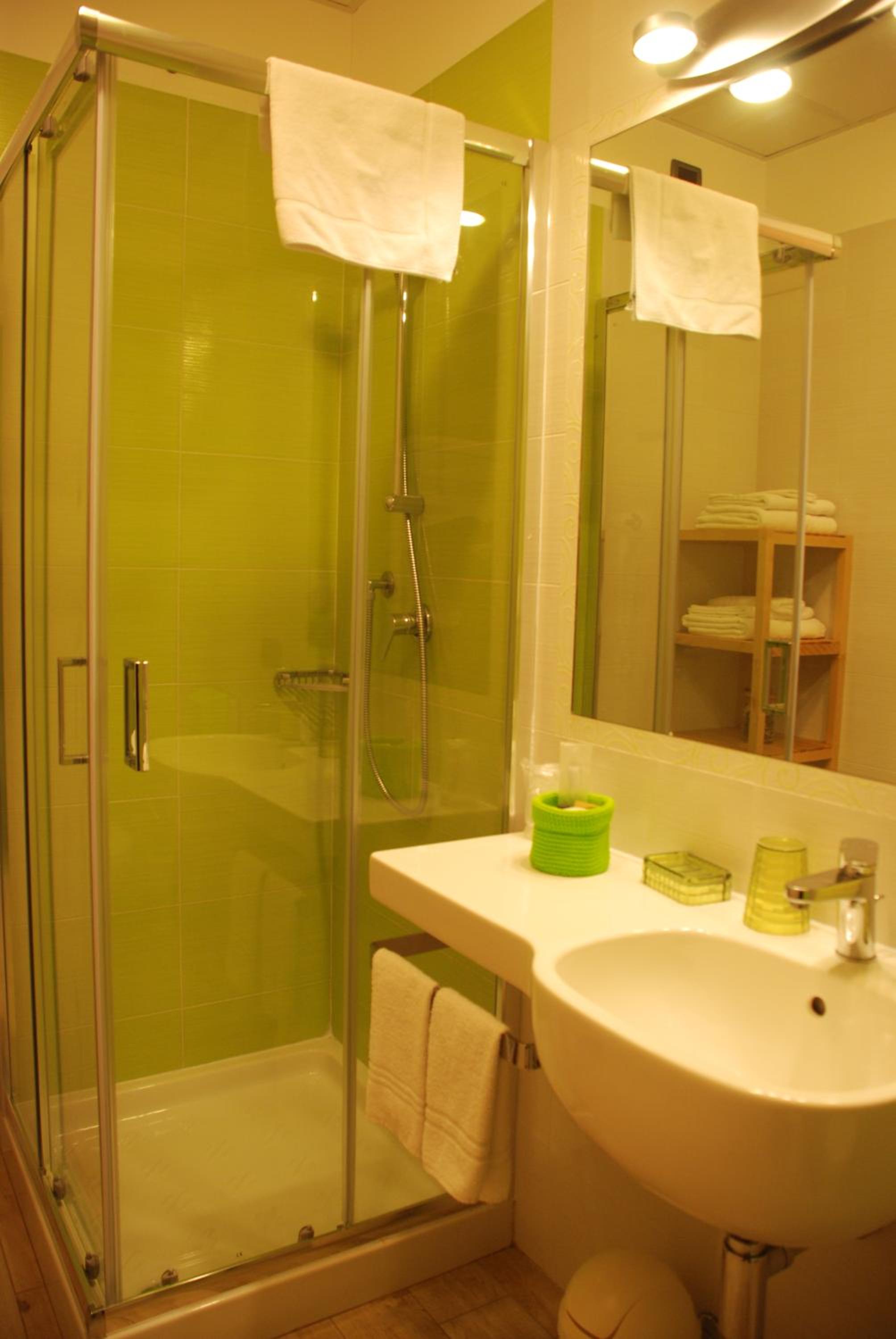 Double or Twin Room - Photo 6