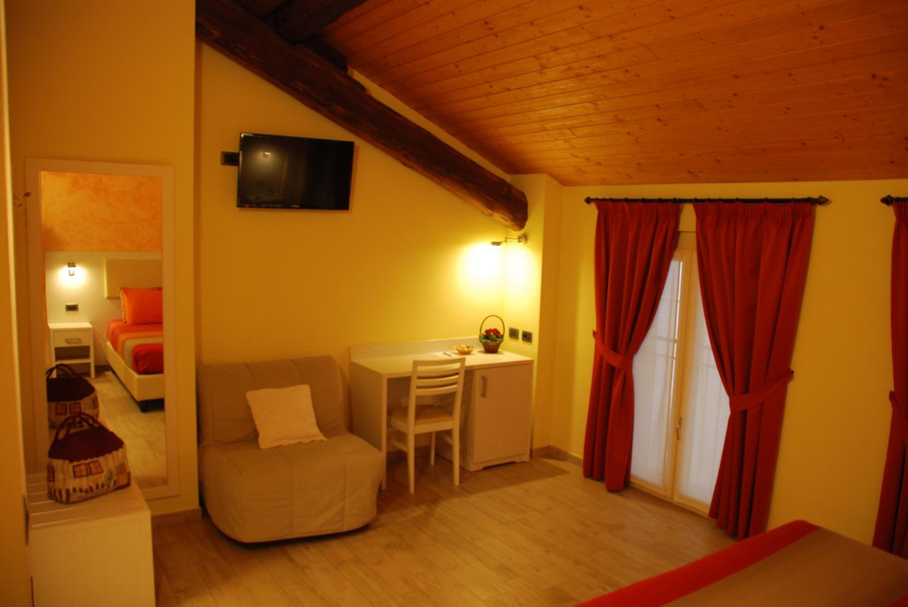 Double or Twin Room - Photo 13