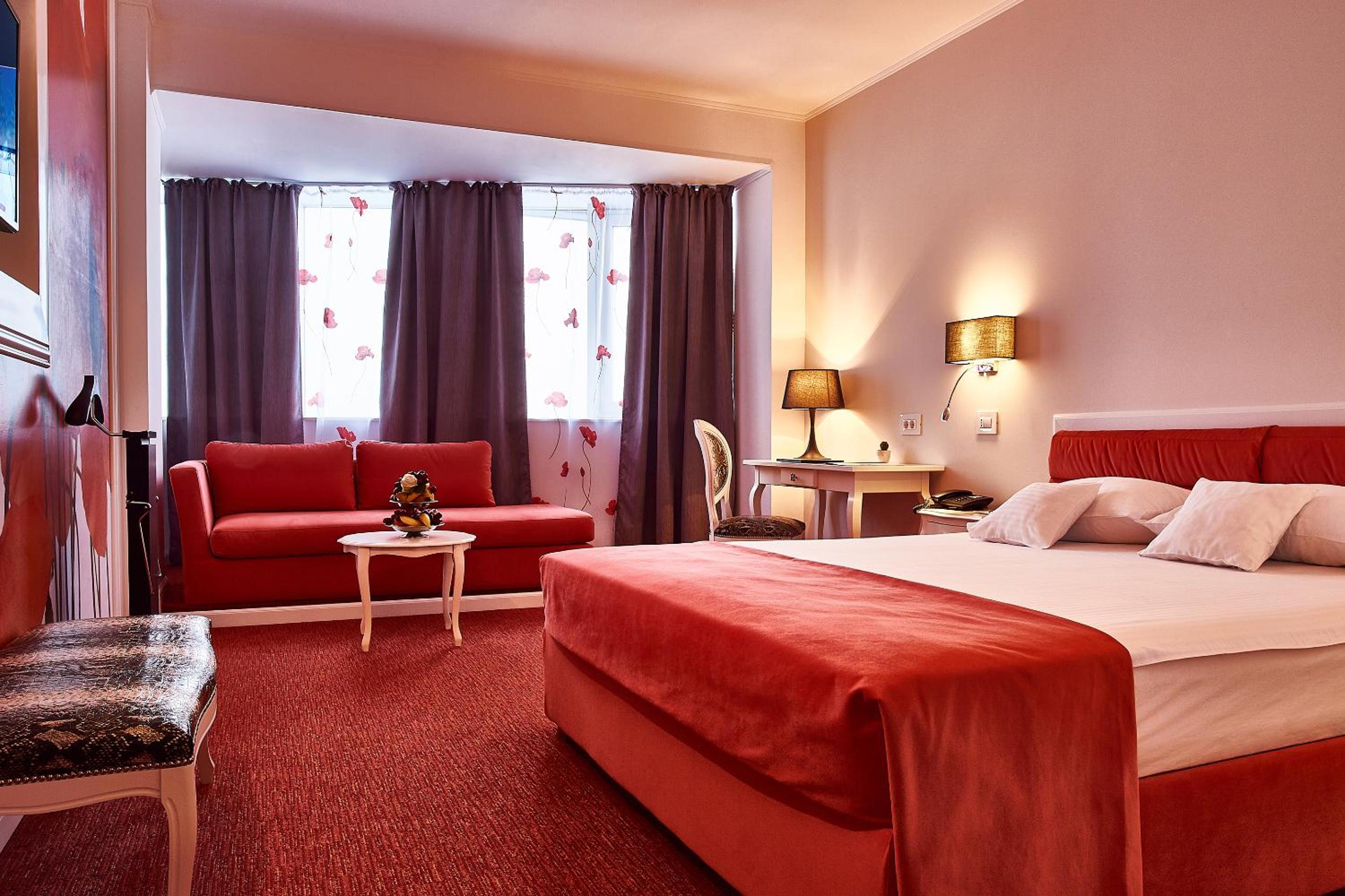Deluxe Double Room with Sofa - Photo 1