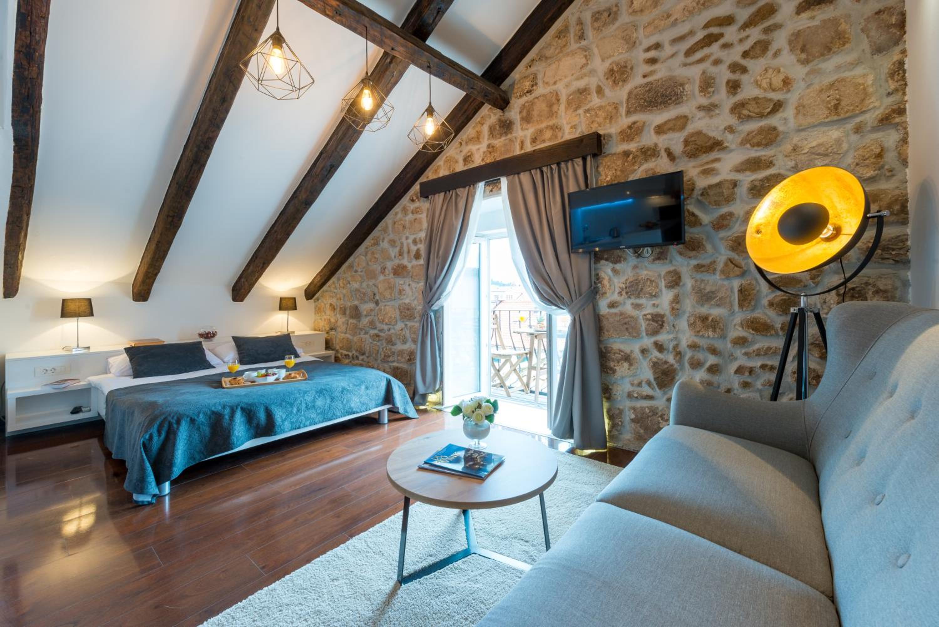 Deluxe Suite with City View photo 3