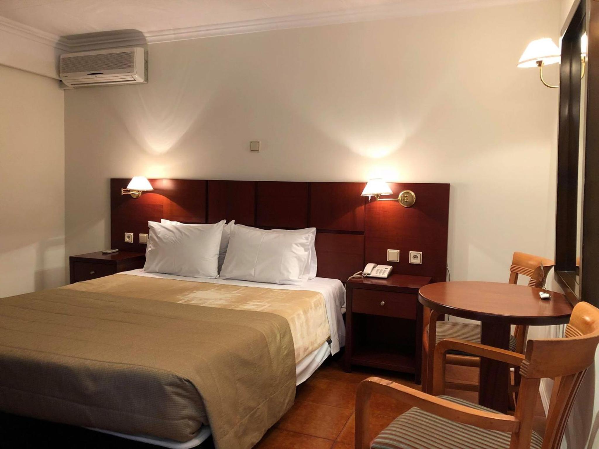 Deluxe Suite with Sea View - Photo 1