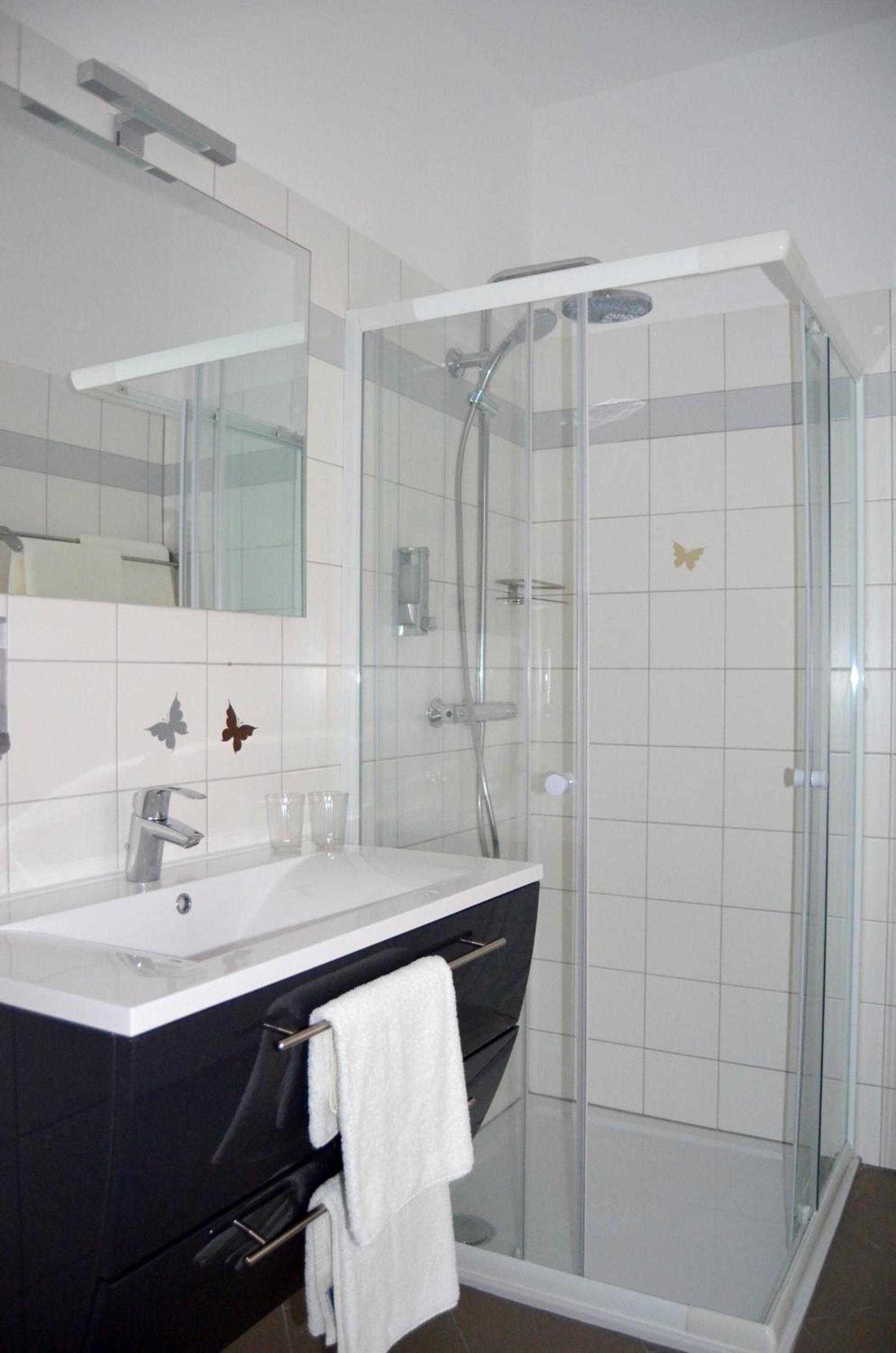 Twin Room with Private Bathroom photo 3