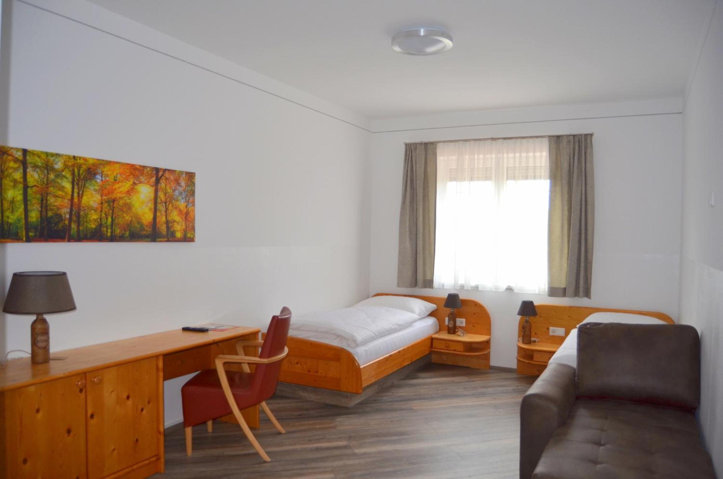 Twin Room with Private Bathroom photo 2