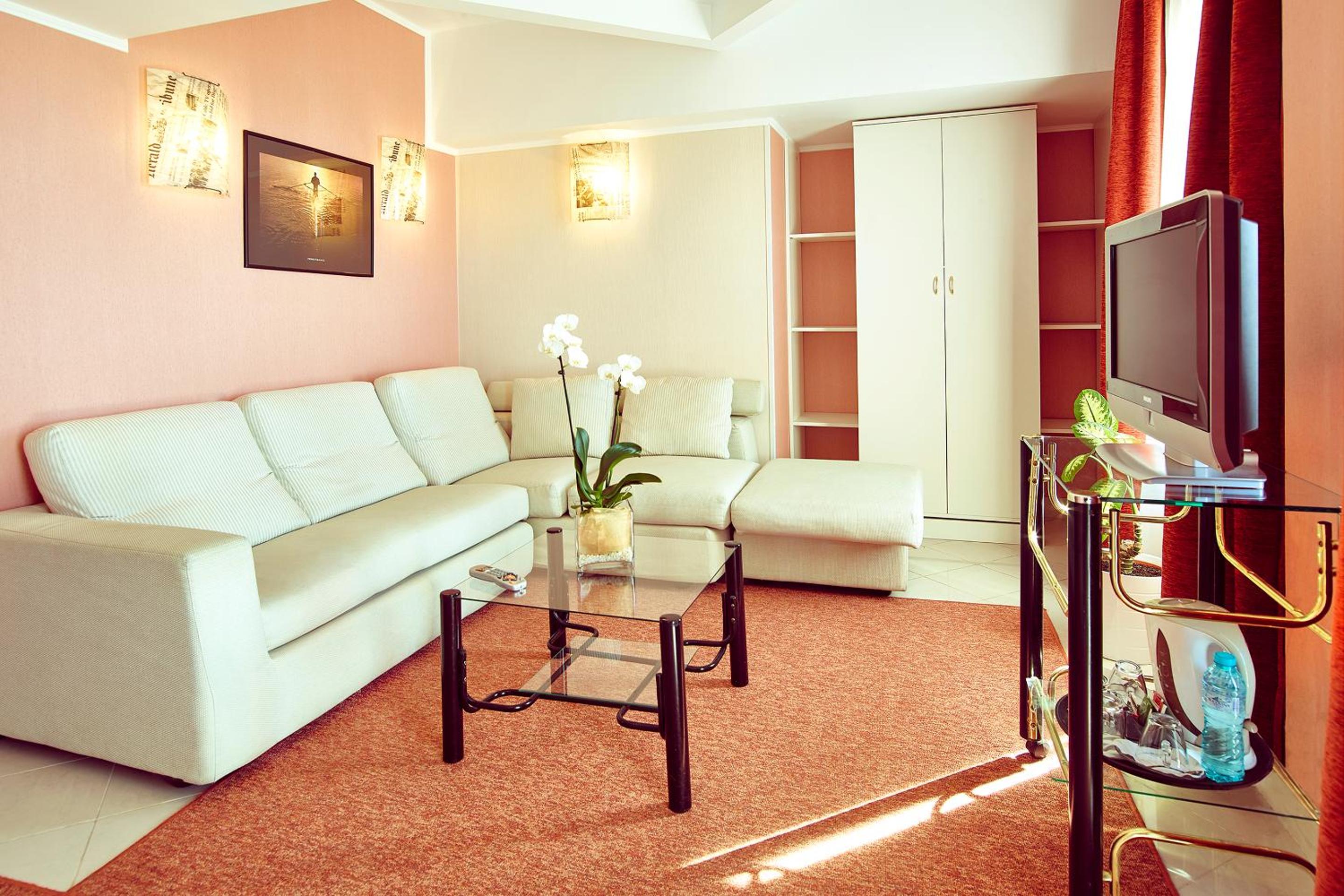 Standard Suite - Photo 7