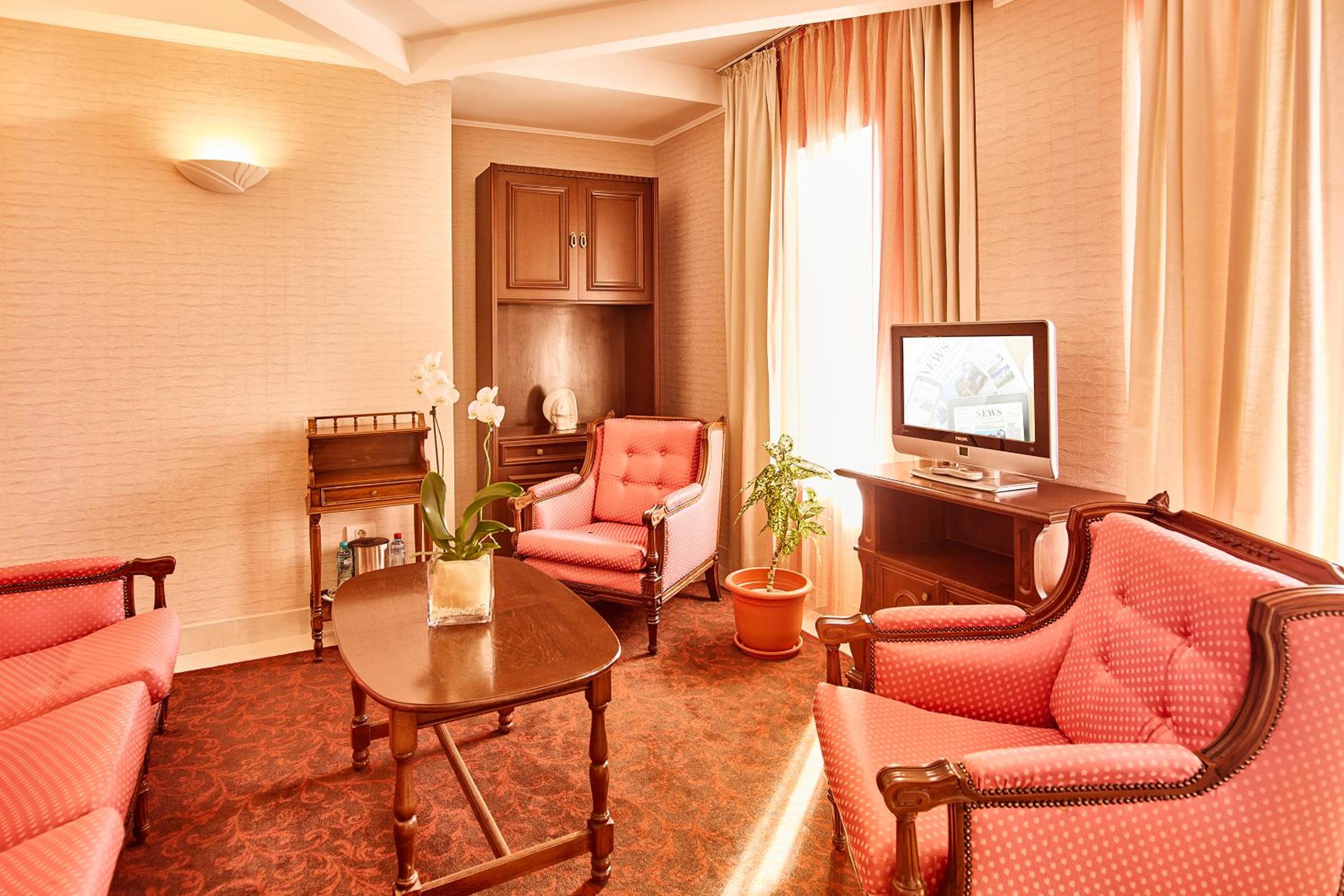 Standard Suite - Photo 6